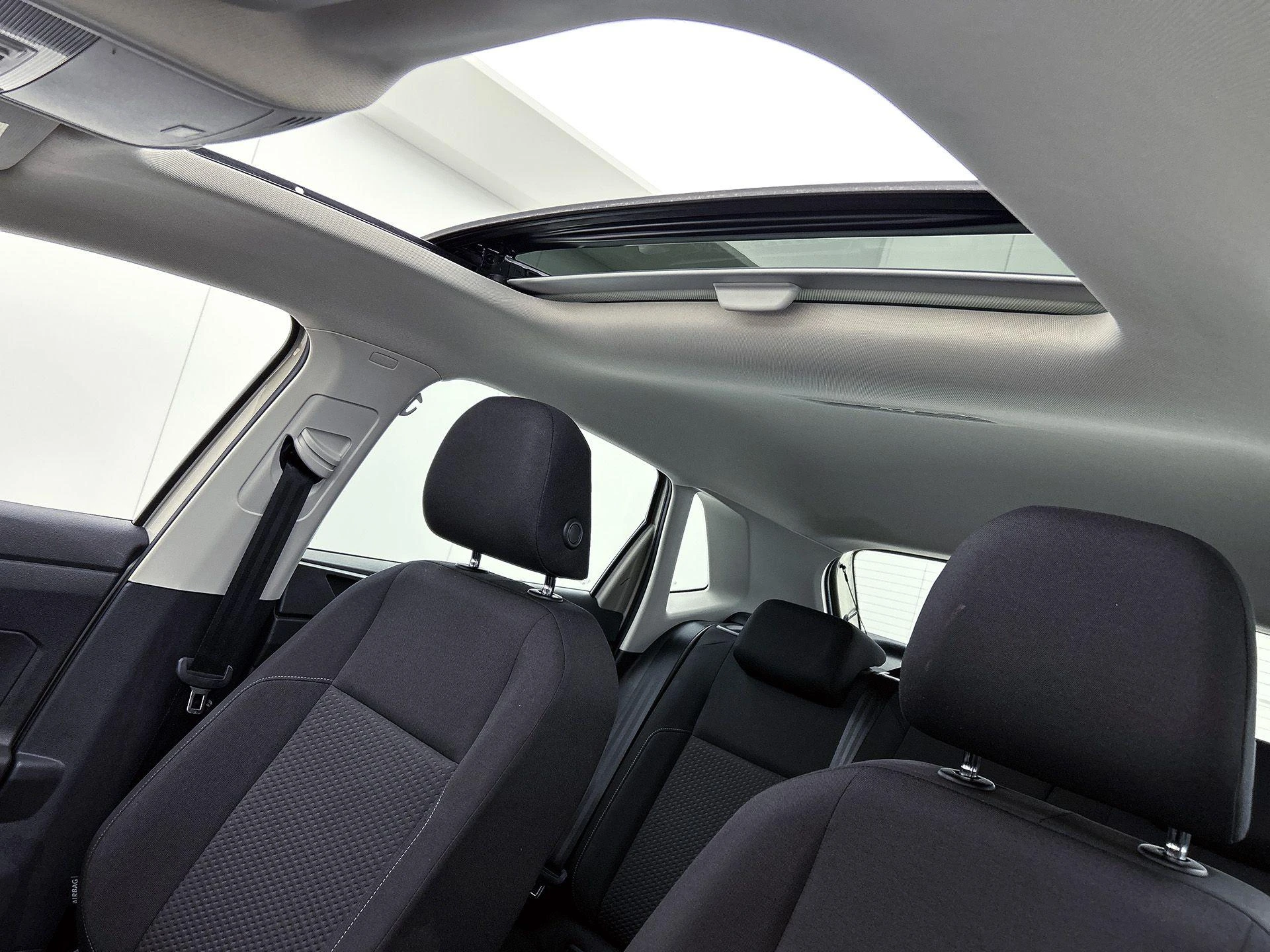 Volkswagen-Polo-image-22