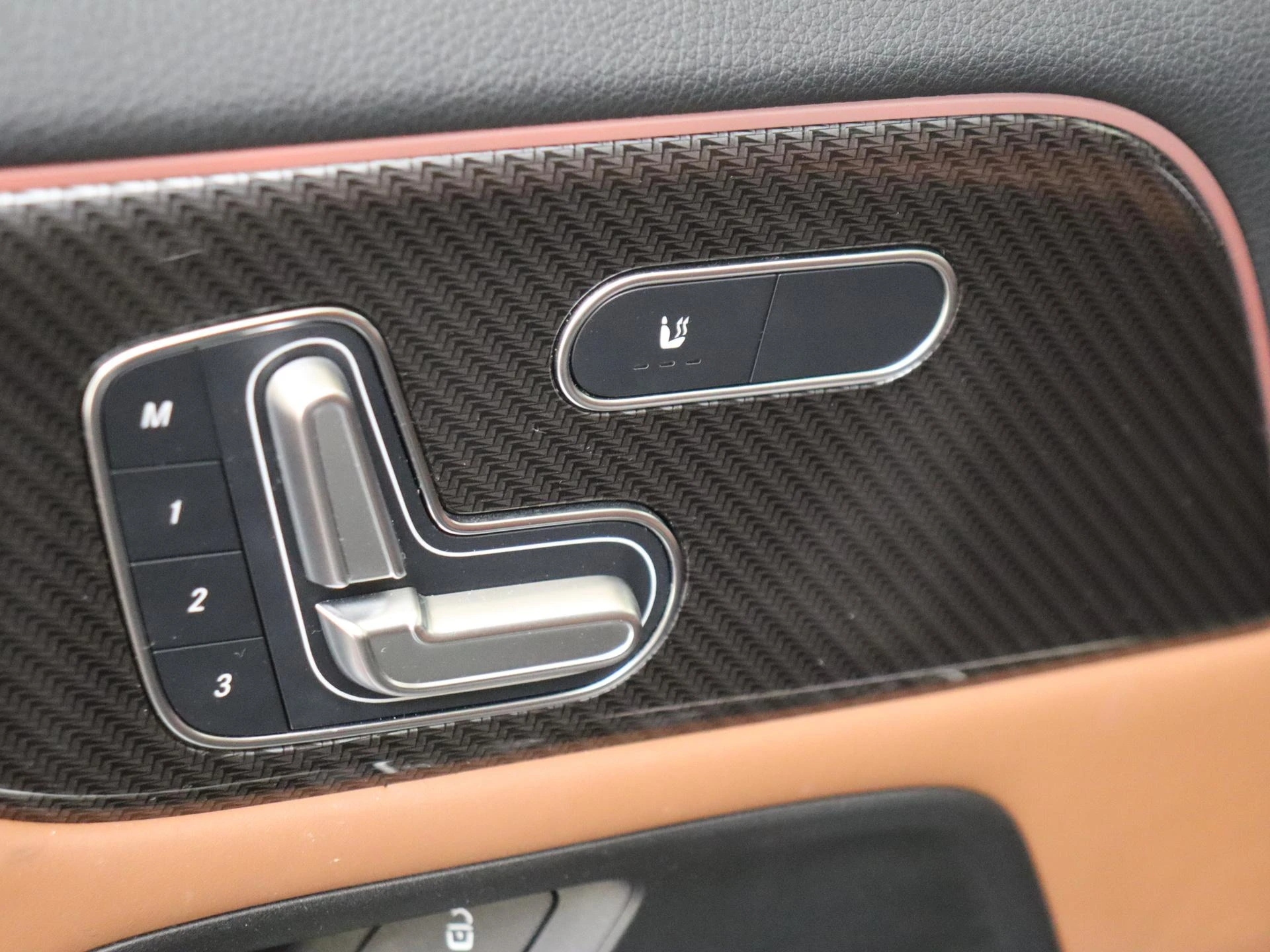 Mercedes-Benz-GLA-image-21