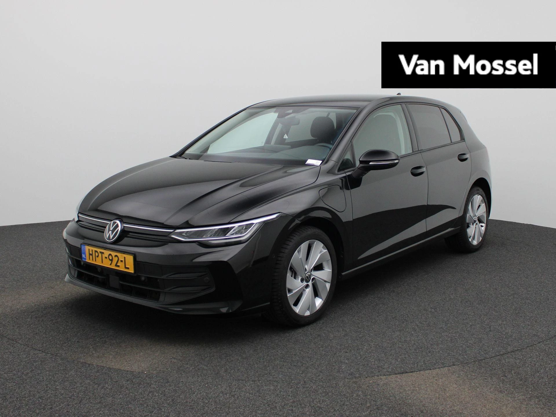 Volkswagen-Golf-image-0