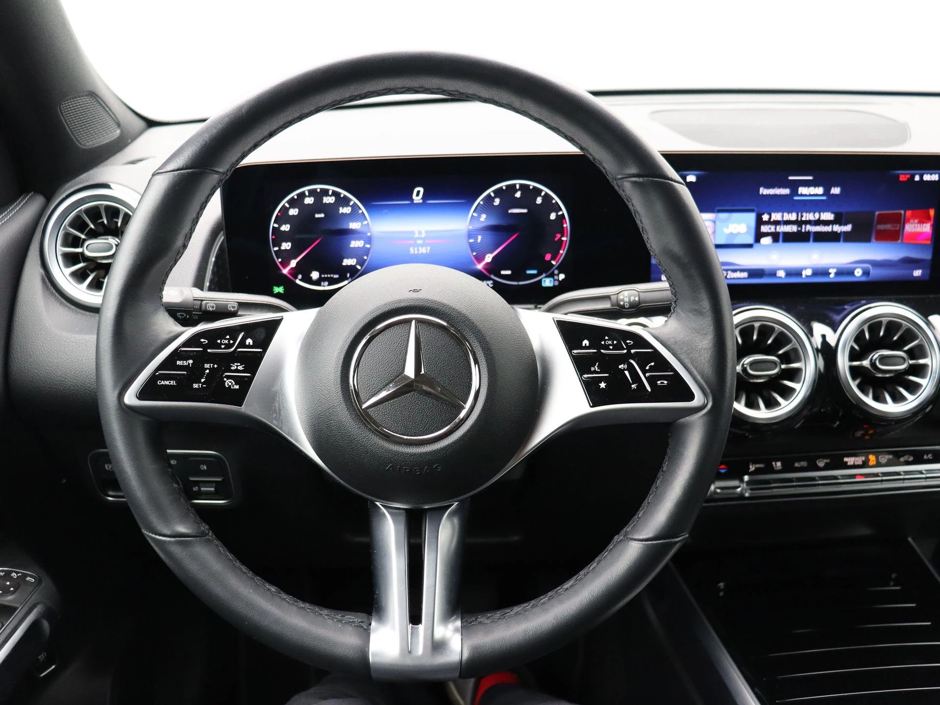 Mercedes-Benz GLB 180 Luxury Line + CARPLAY + TREKHAAK + NIGHTPAKKET +