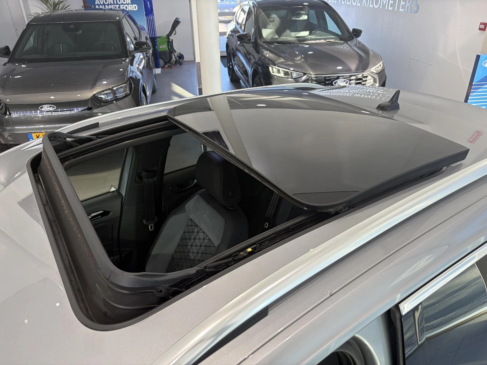 Volkswagen-T-Roc-image-24