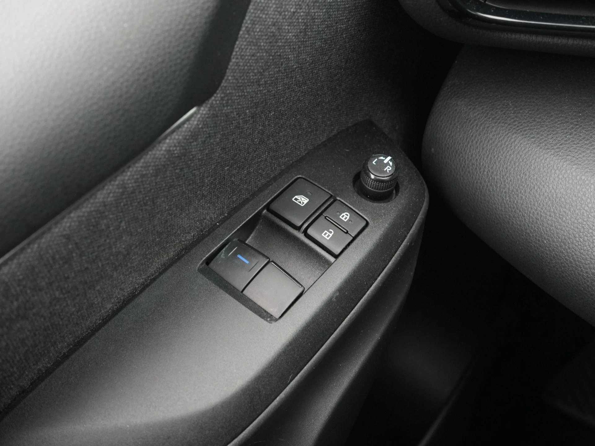 Toyota-Yaris-image-24