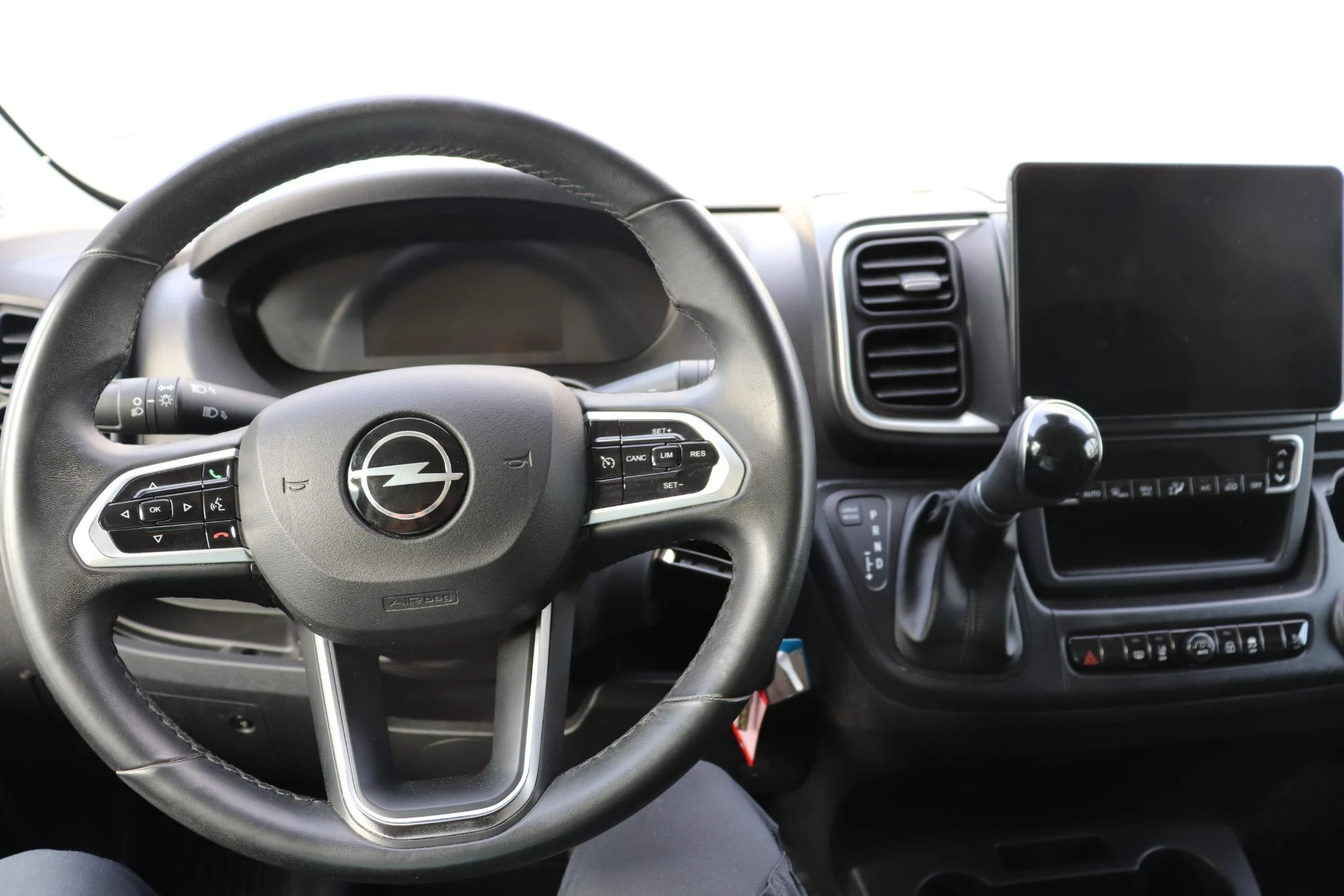 Opel-Movano-image-30