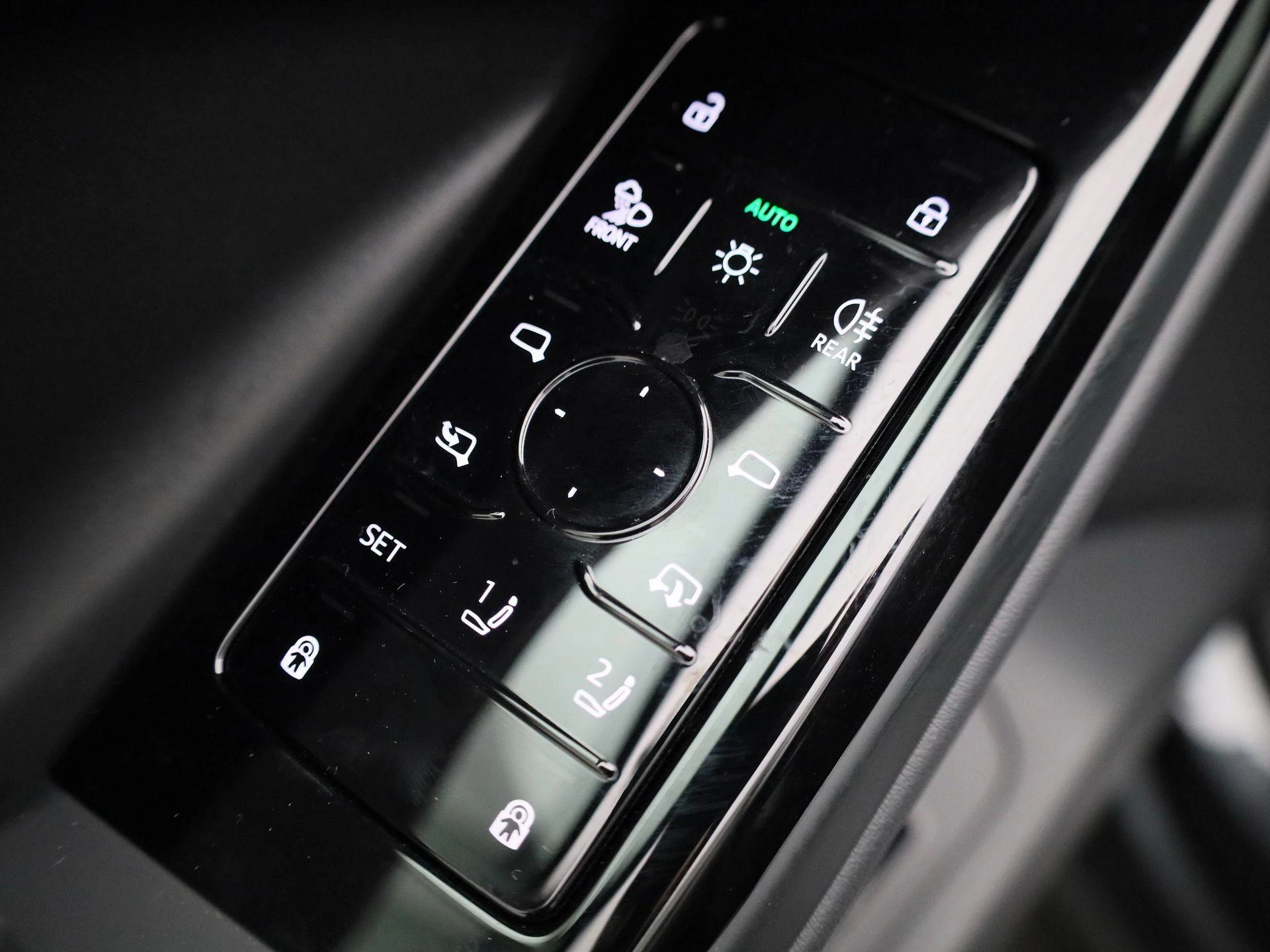 Audi-Q6 e-tron-image-39