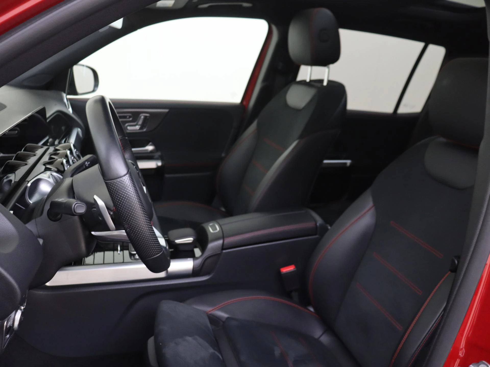 Mercedes-Benz-GLB-image-10