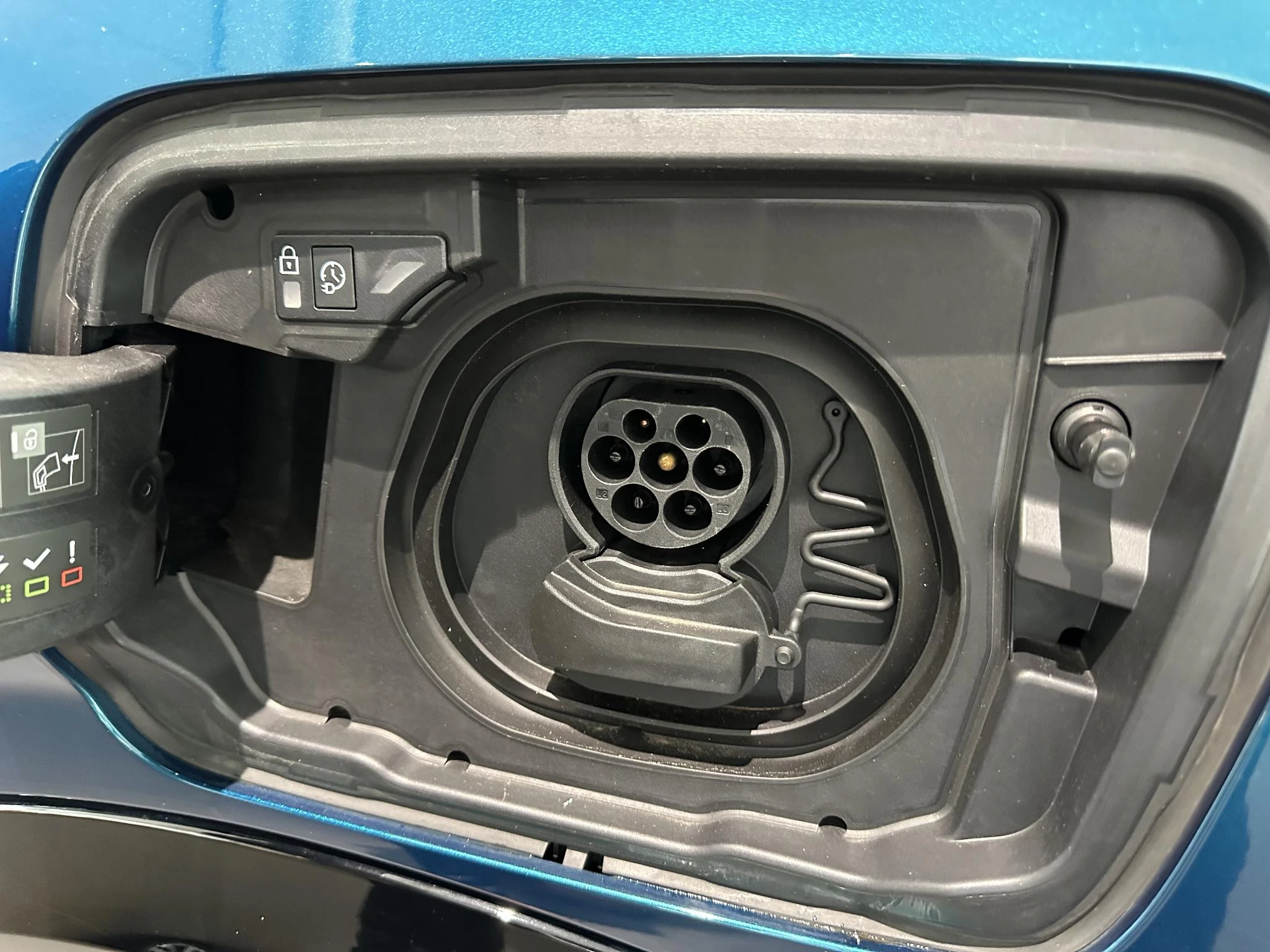 Peugeot-e-3008-image-9