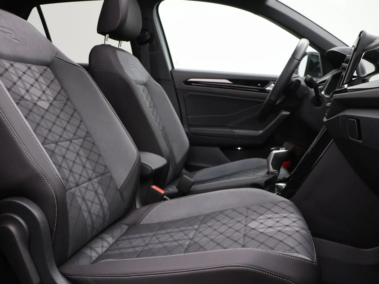 Volkswagen-T-Roc-image-25