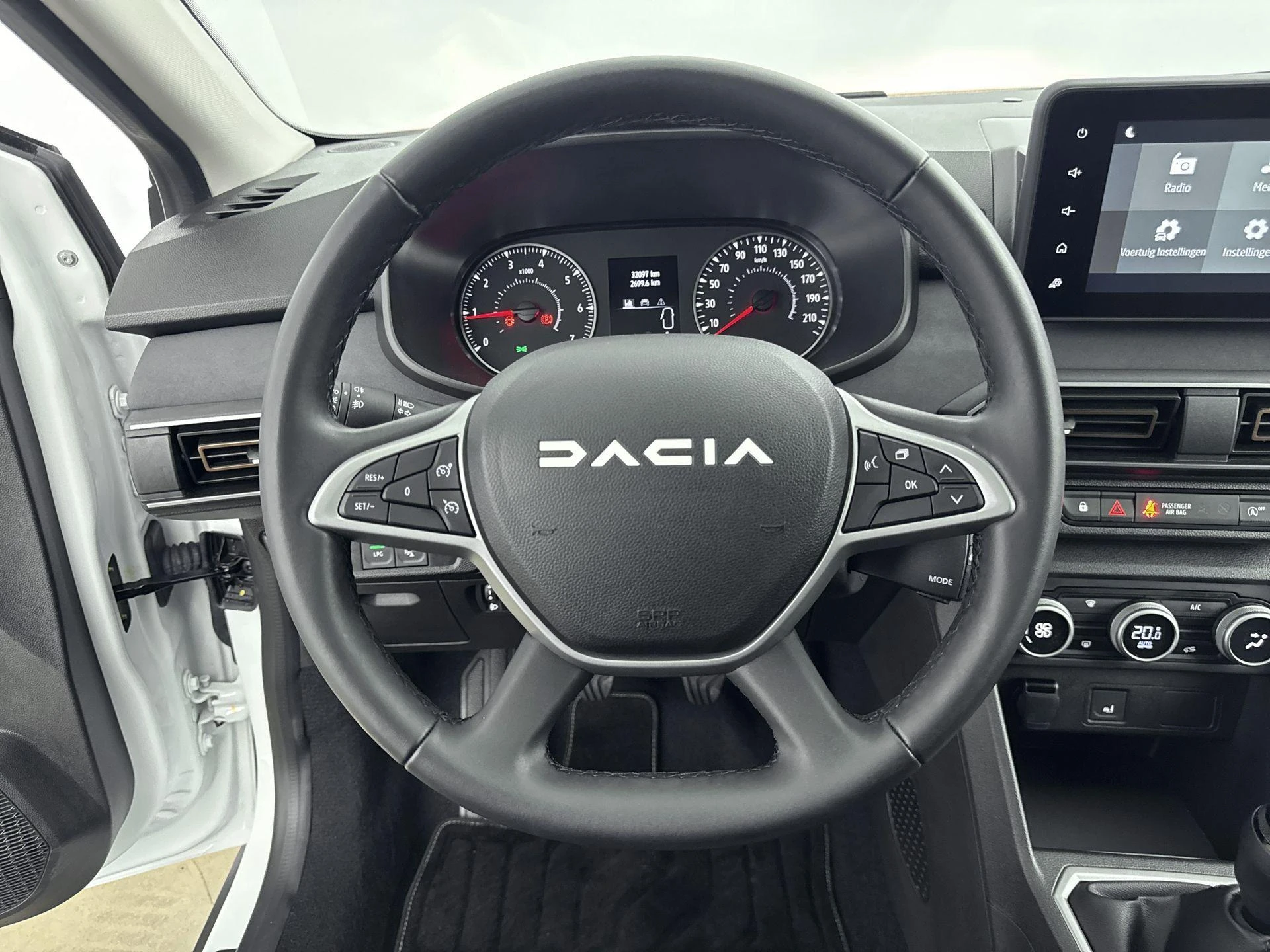 Dacia-Sandero Stepway-image-12