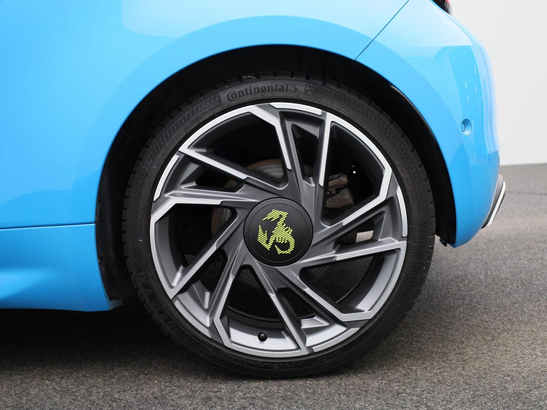 Abarth-500C-image-36