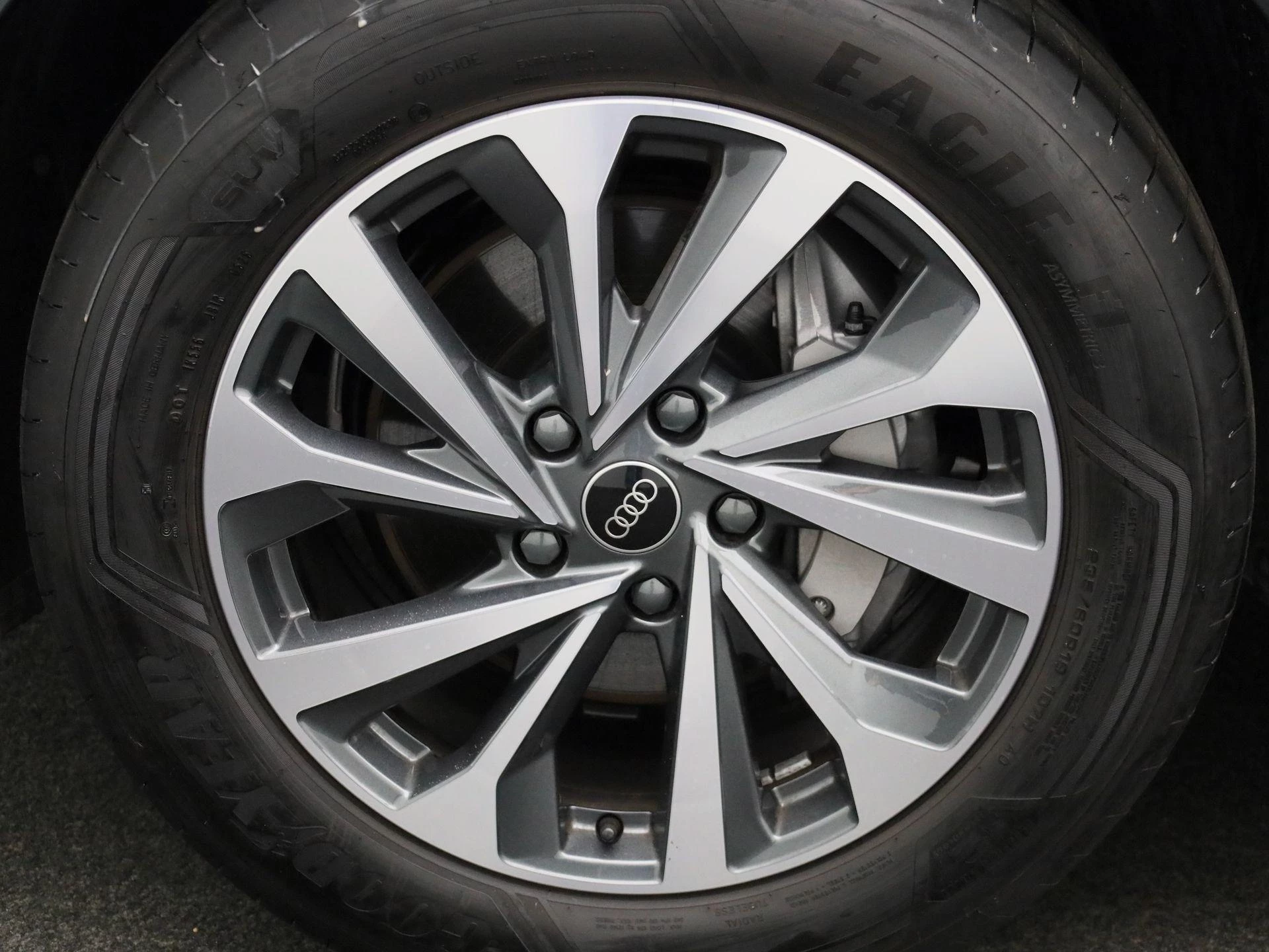 Audi-Q6 e-tron-image-13