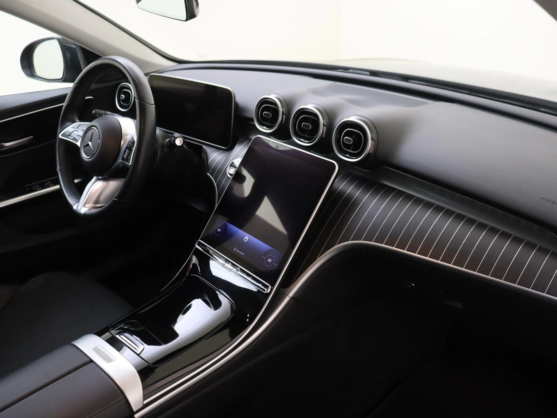 Mercedes-Benz-C-Klasse-image-4