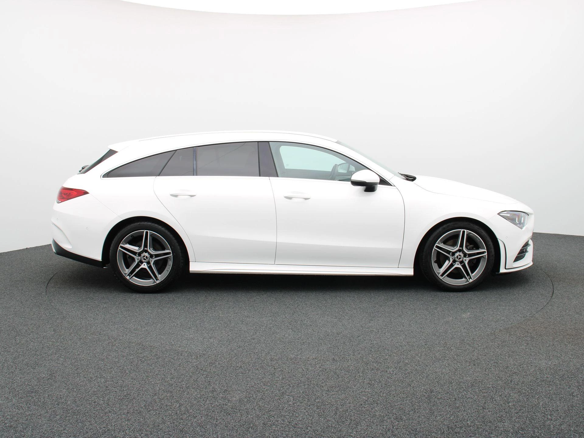 Mercedes-Benz CLA 180 Shooting Brake + AMG LINE + CARPLAY + CAMERA +