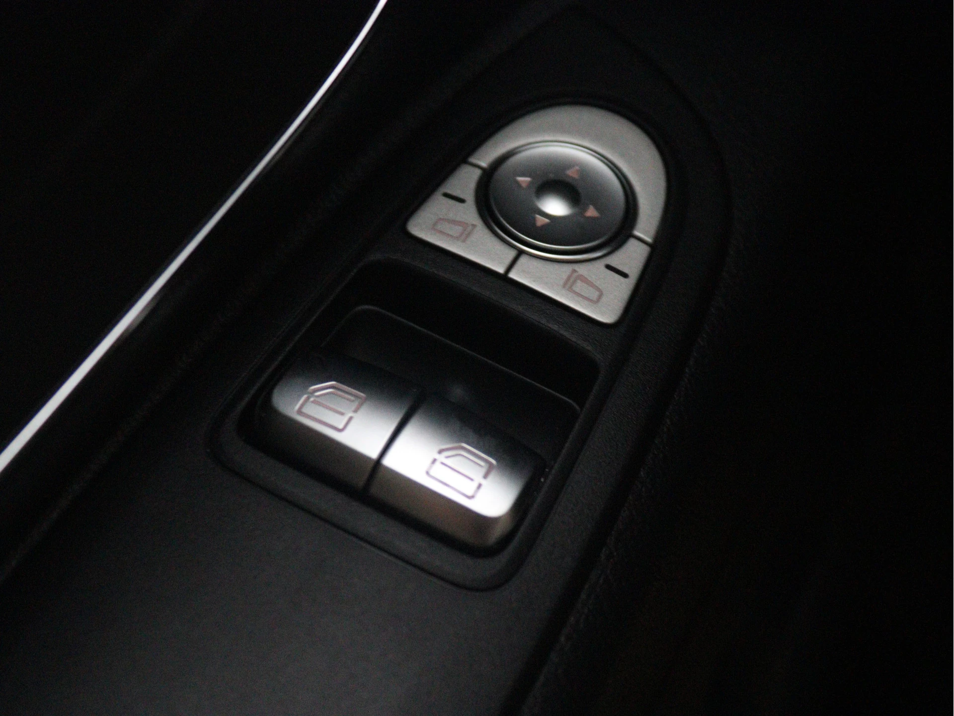 Mercedes-Benz-Vito-image-4