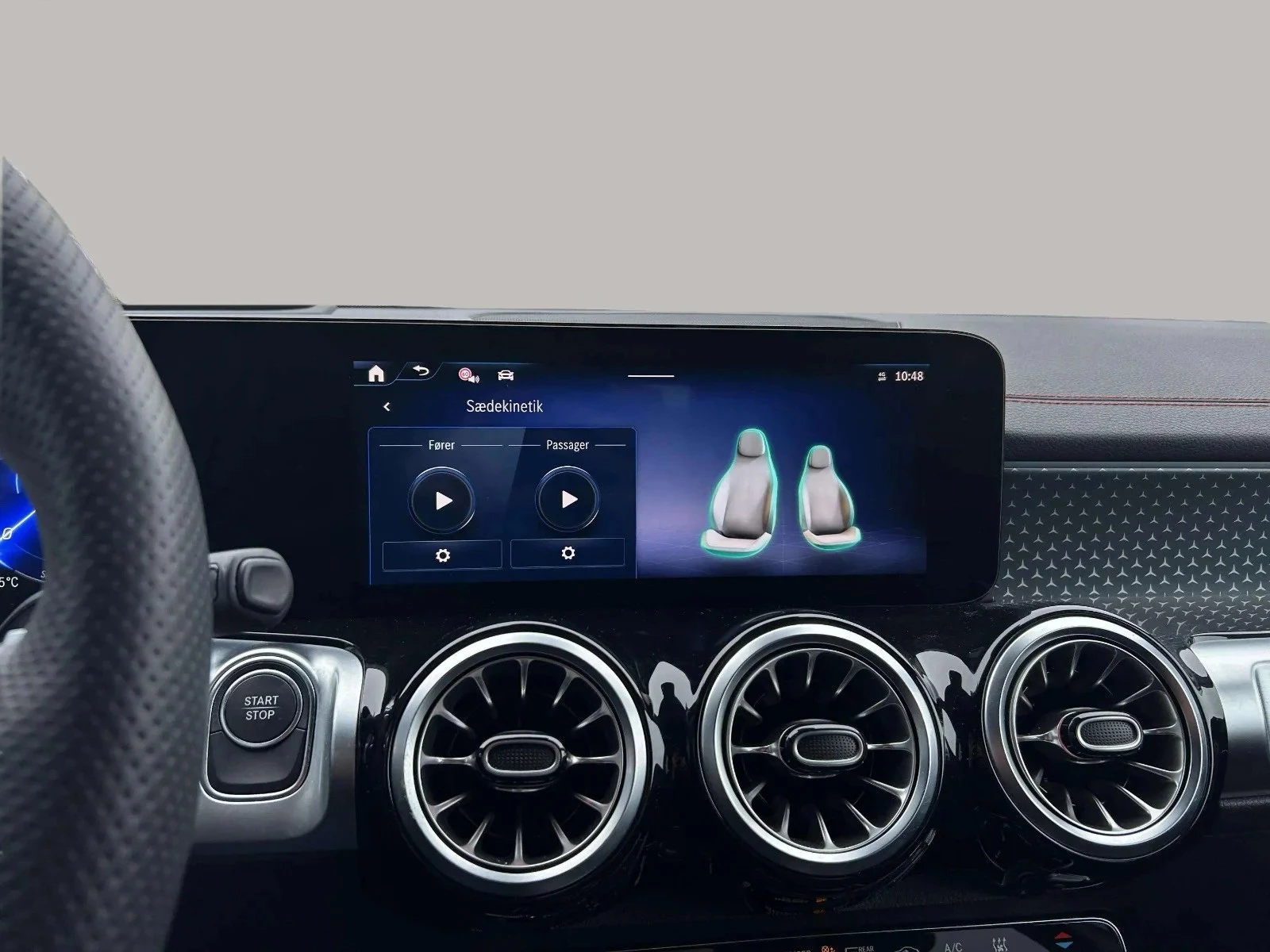 Mercedes-Benz-EQB-image-21