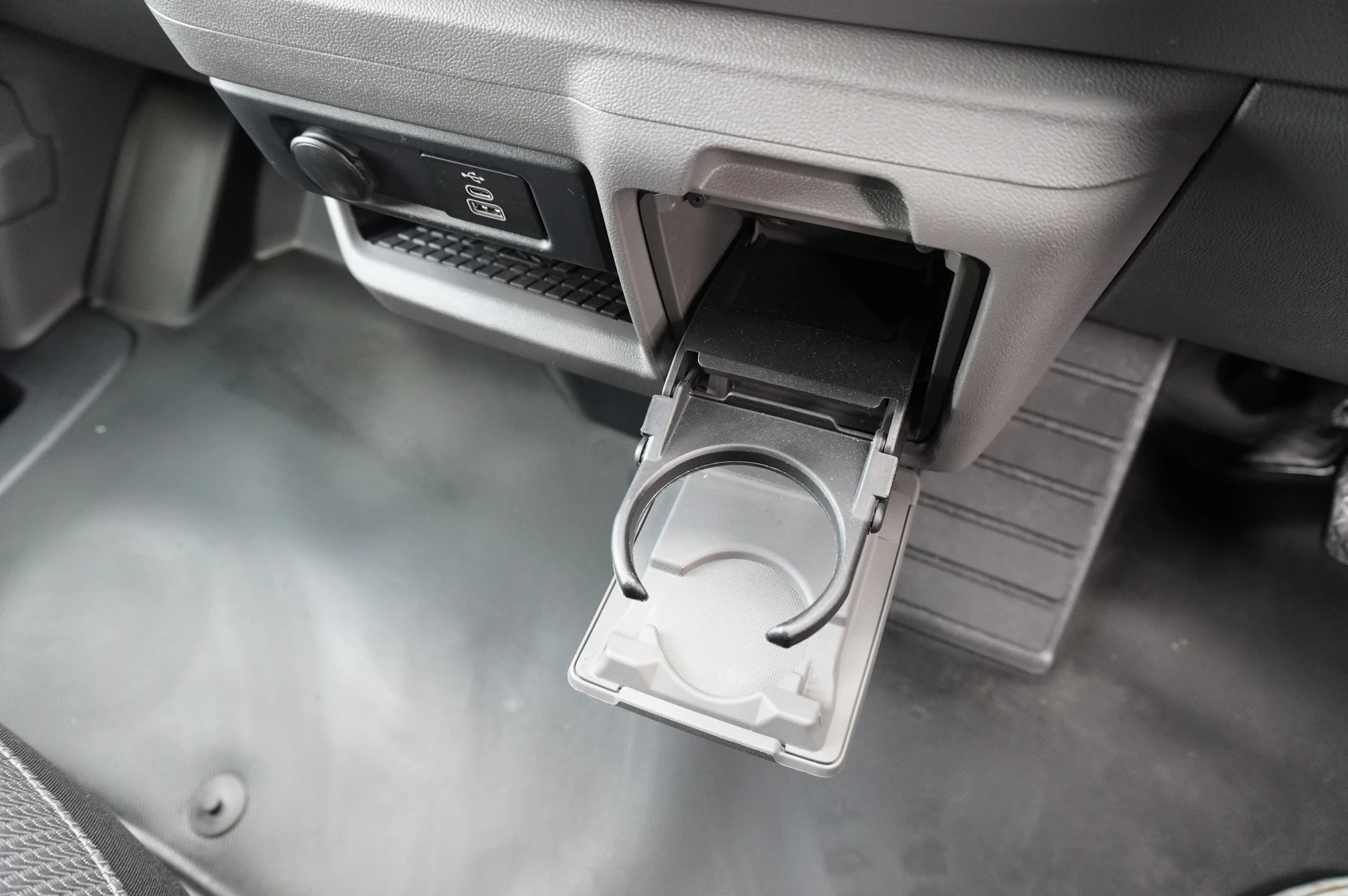 Volkswagen-Transporter-image-37