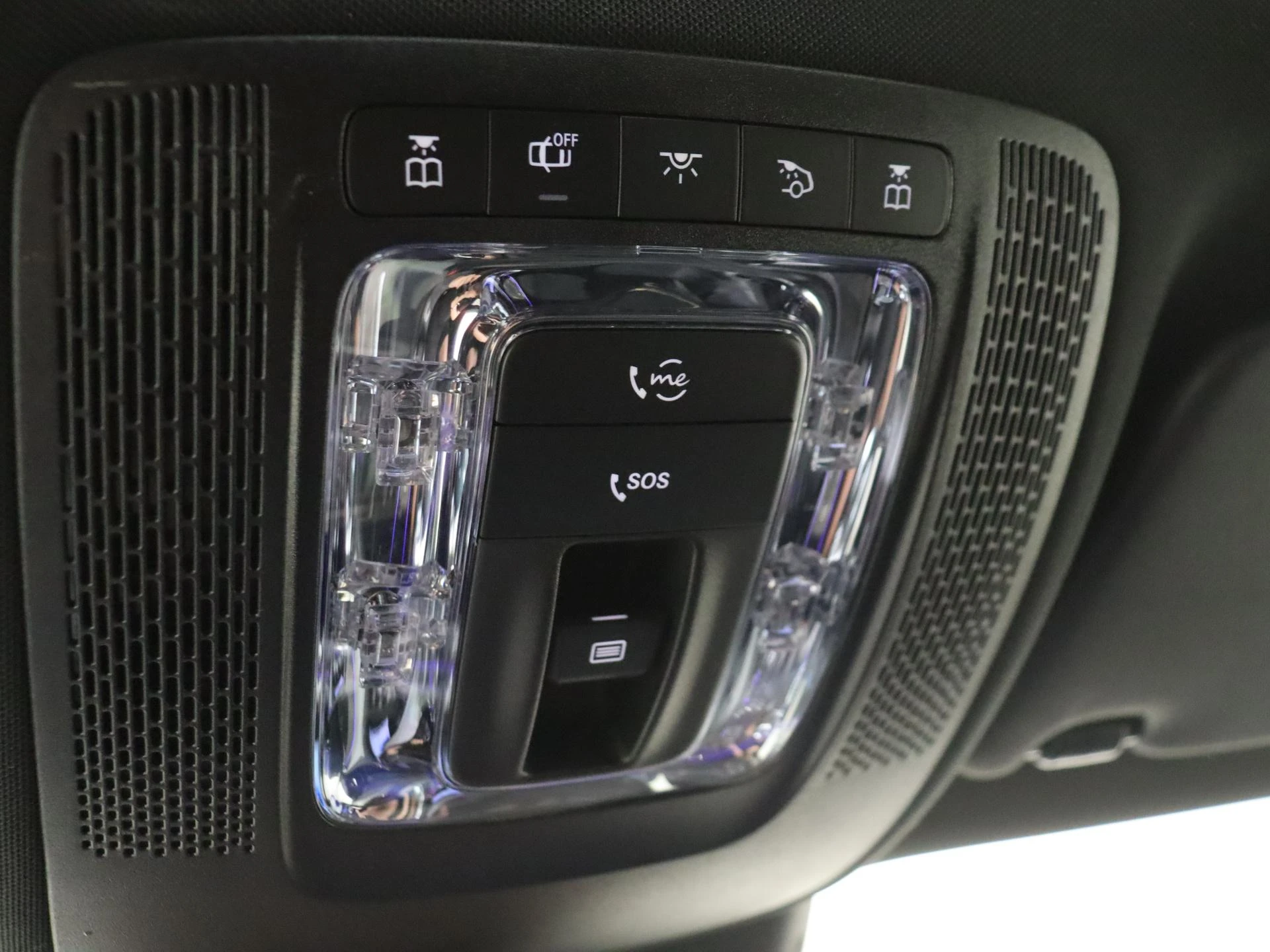 Mercedes-Benz-GLA-image-22