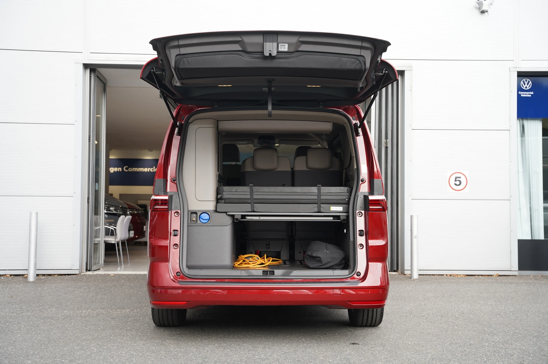 Volkswagen-California-image-13