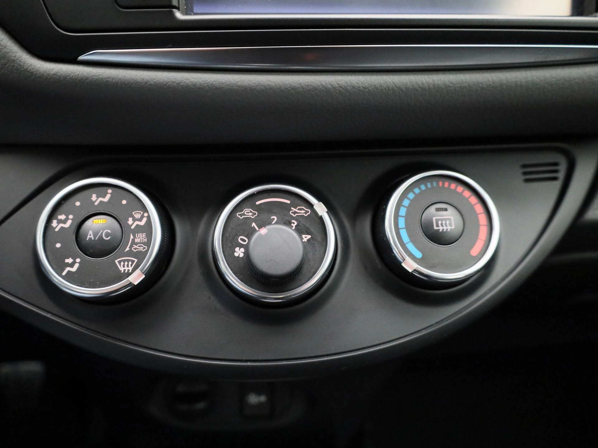 Toyota-Yaris-image-17
