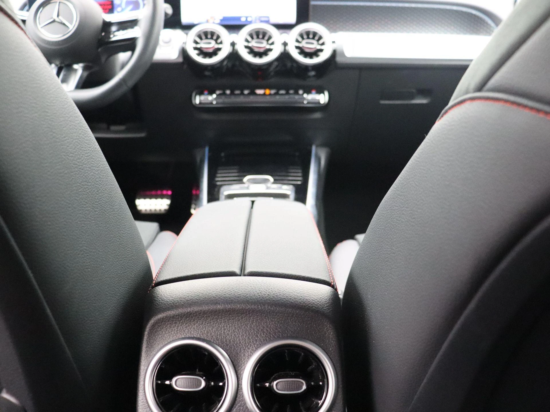 Mercedes-Benz EQB 250+ AMG LINE + HEAD UP + BURMESTER + CARPLAY +