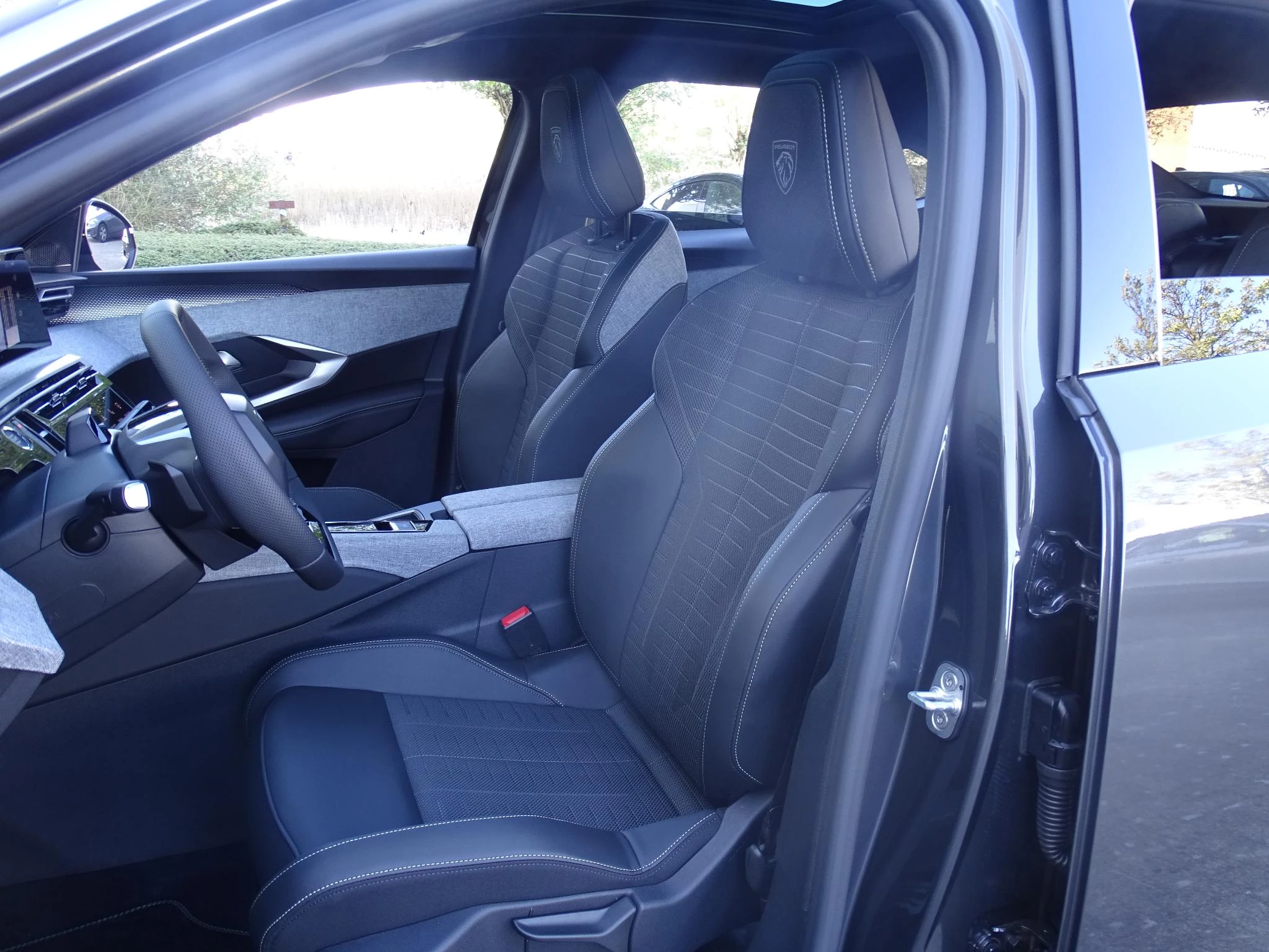 Peugeot e-3008 e-3008 210 GT +pano dak