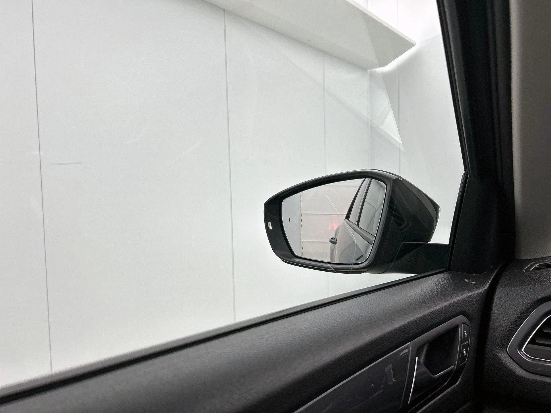 Volkswagen-T-Roc-image-15