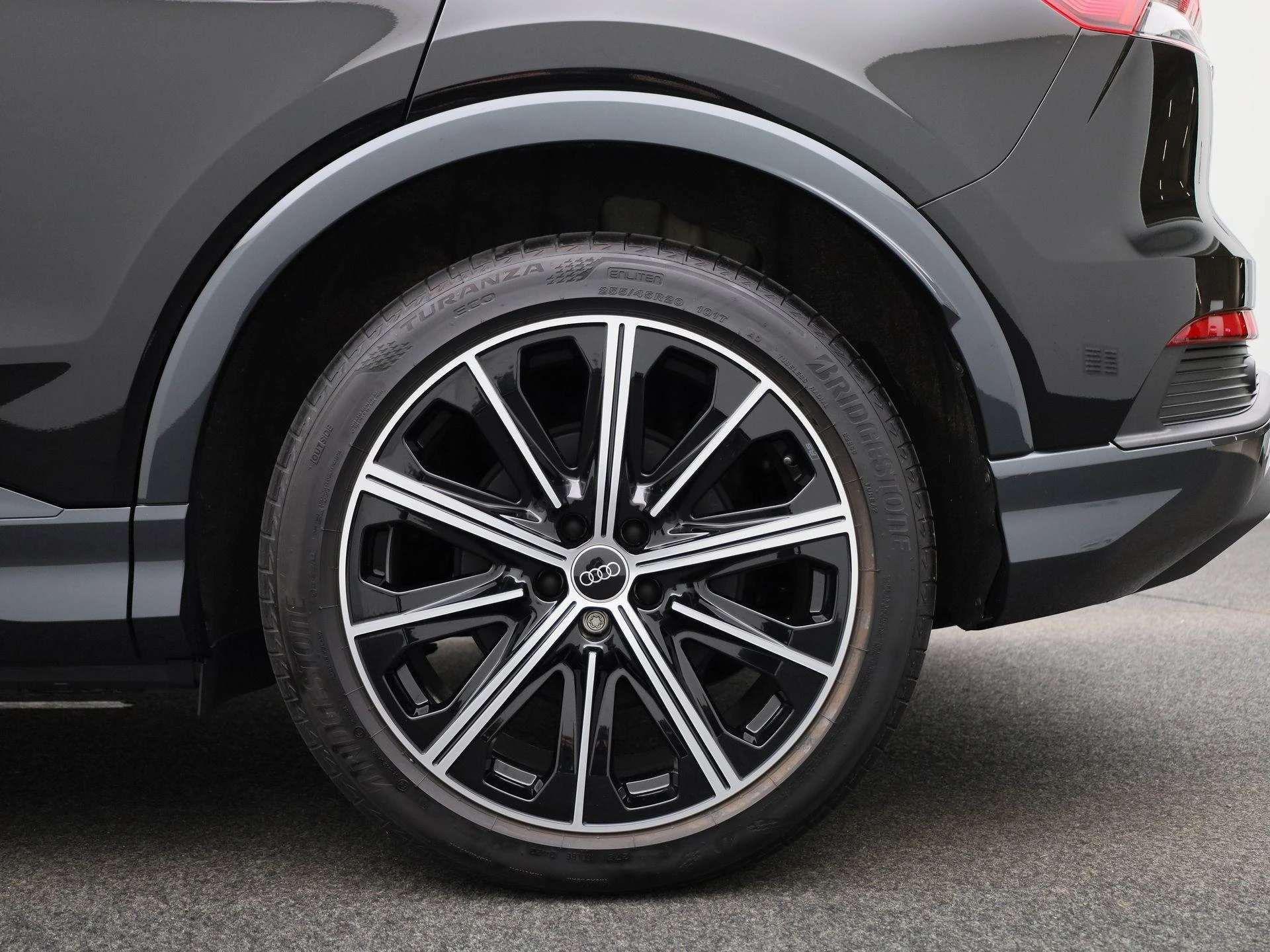 Audi-Q4 e-tron-image-14