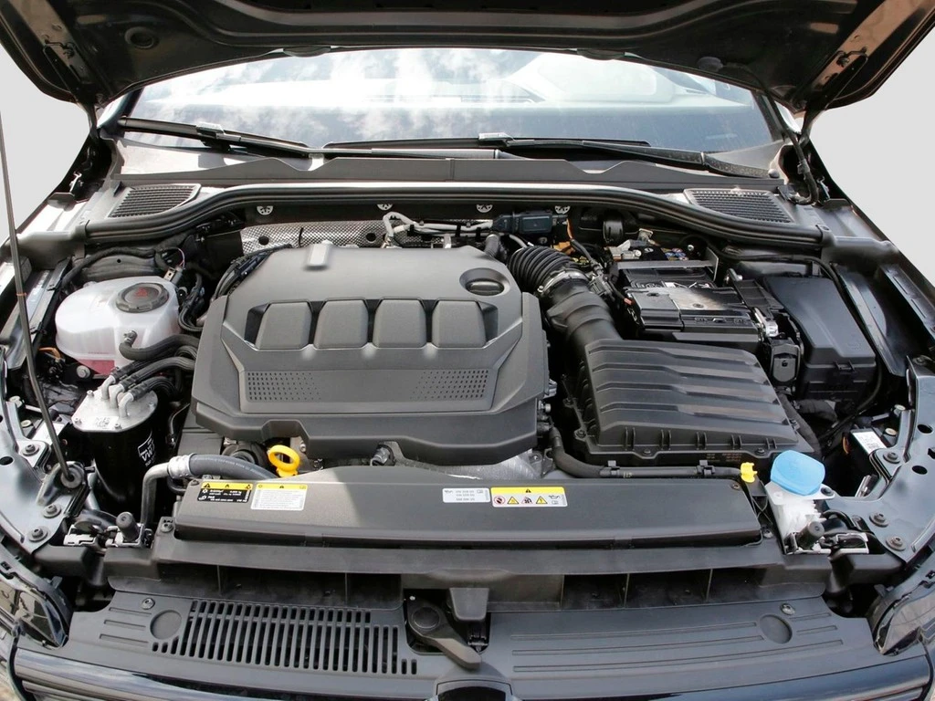 Volkswagen-Golf-image-6