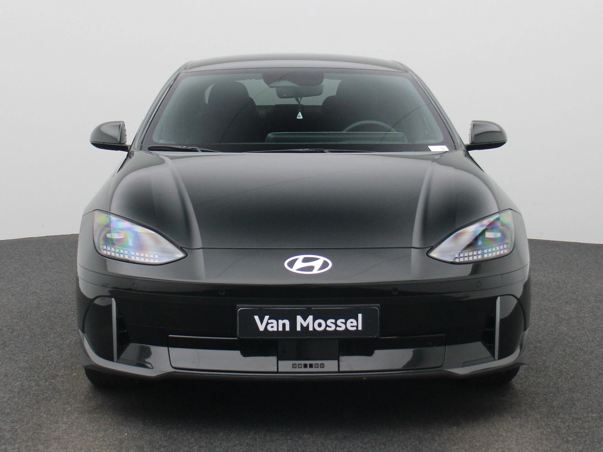 Hyundai-IONIQ 6-image-2