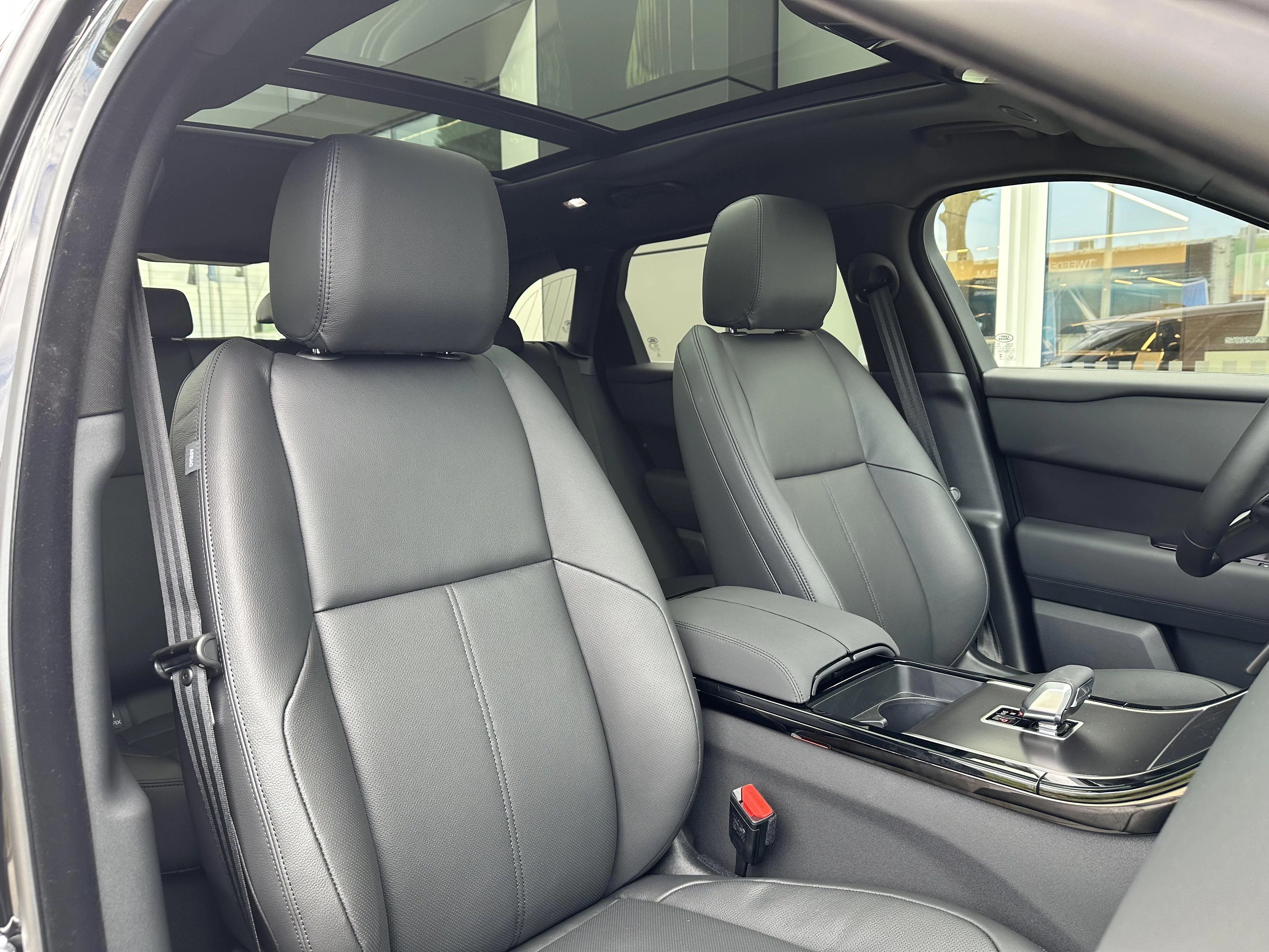 Land Rover-Range Rover Velar-image-9