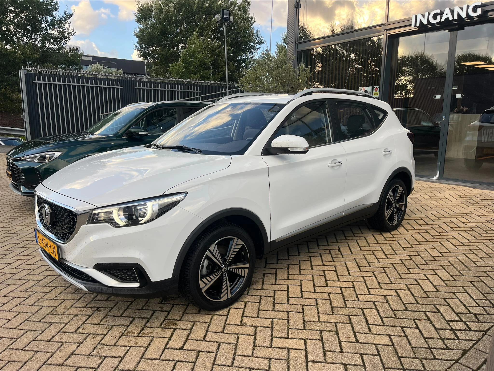 MG-ZS EV-image-2