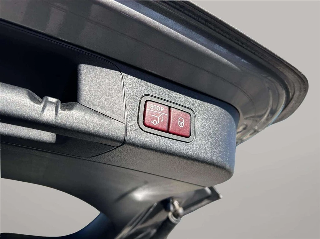 Mercedes-Benz-EQB-image-22