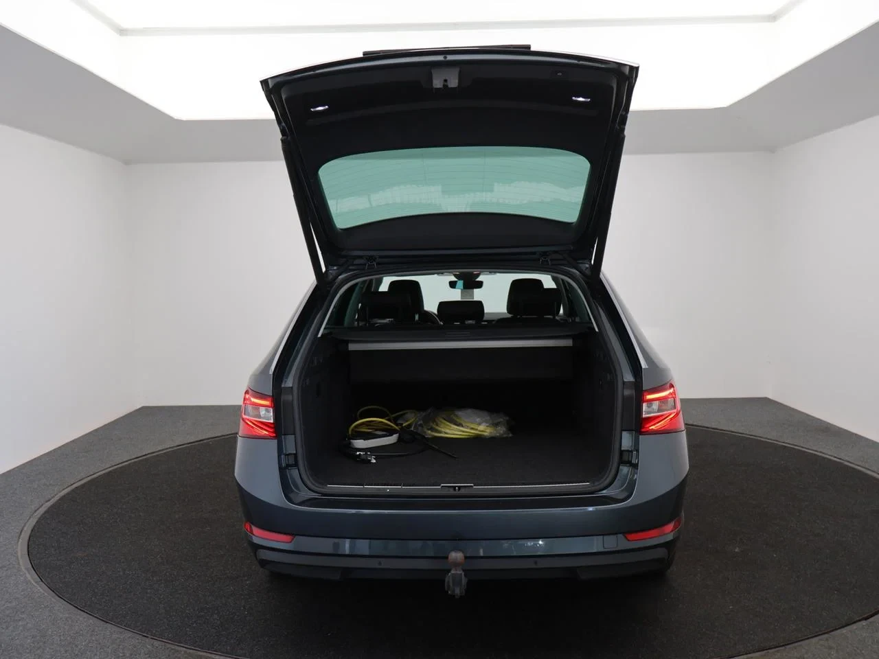 Škoda Superb Combi PHEV Superb Style *1.4TSI*AUTOMAAT*PLUG-IN*NAVI*TREKHAAK*ZETELVERWARMING V+A* ...