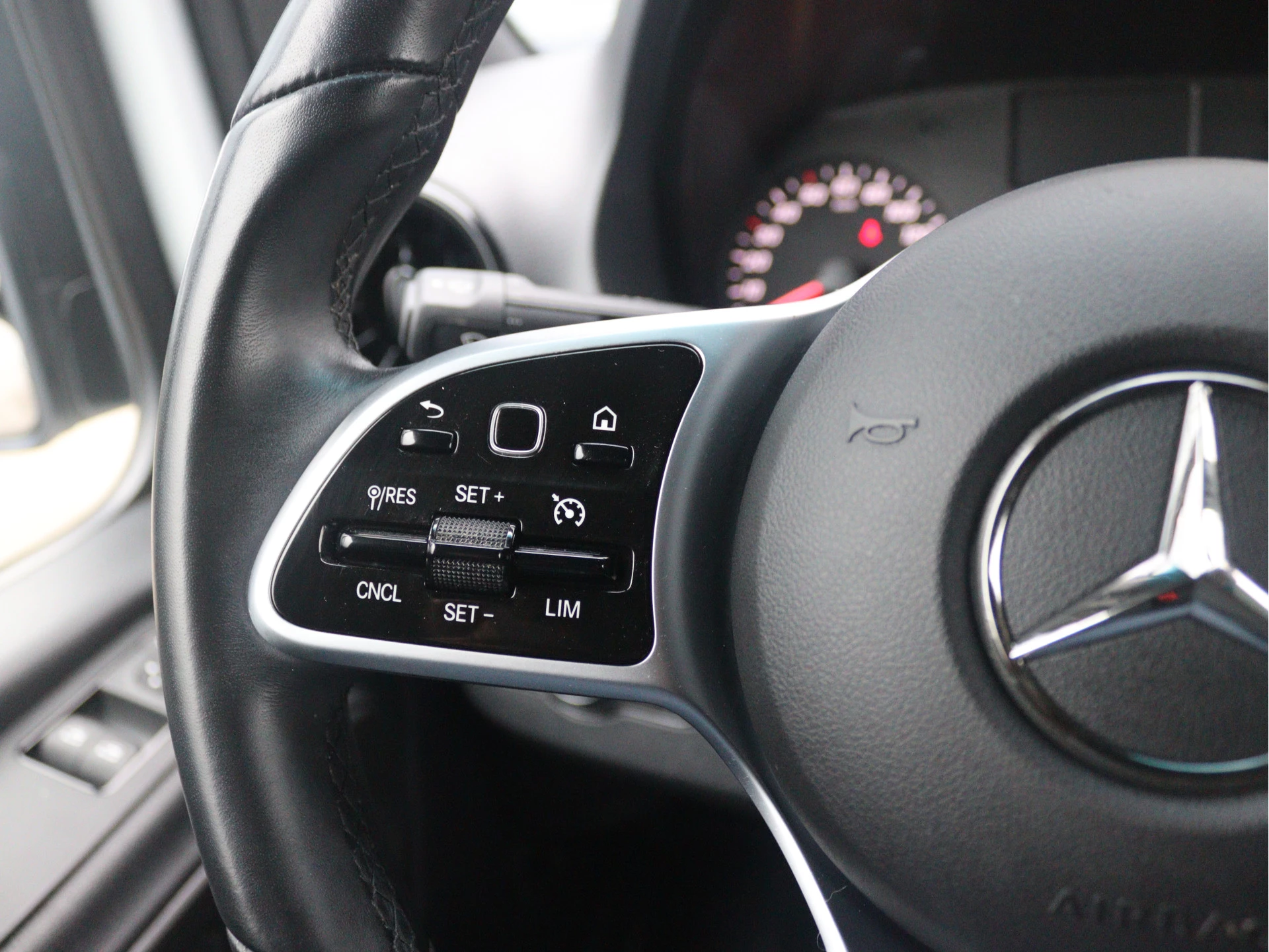 Mercedes-Benz-Sprinter-image-6