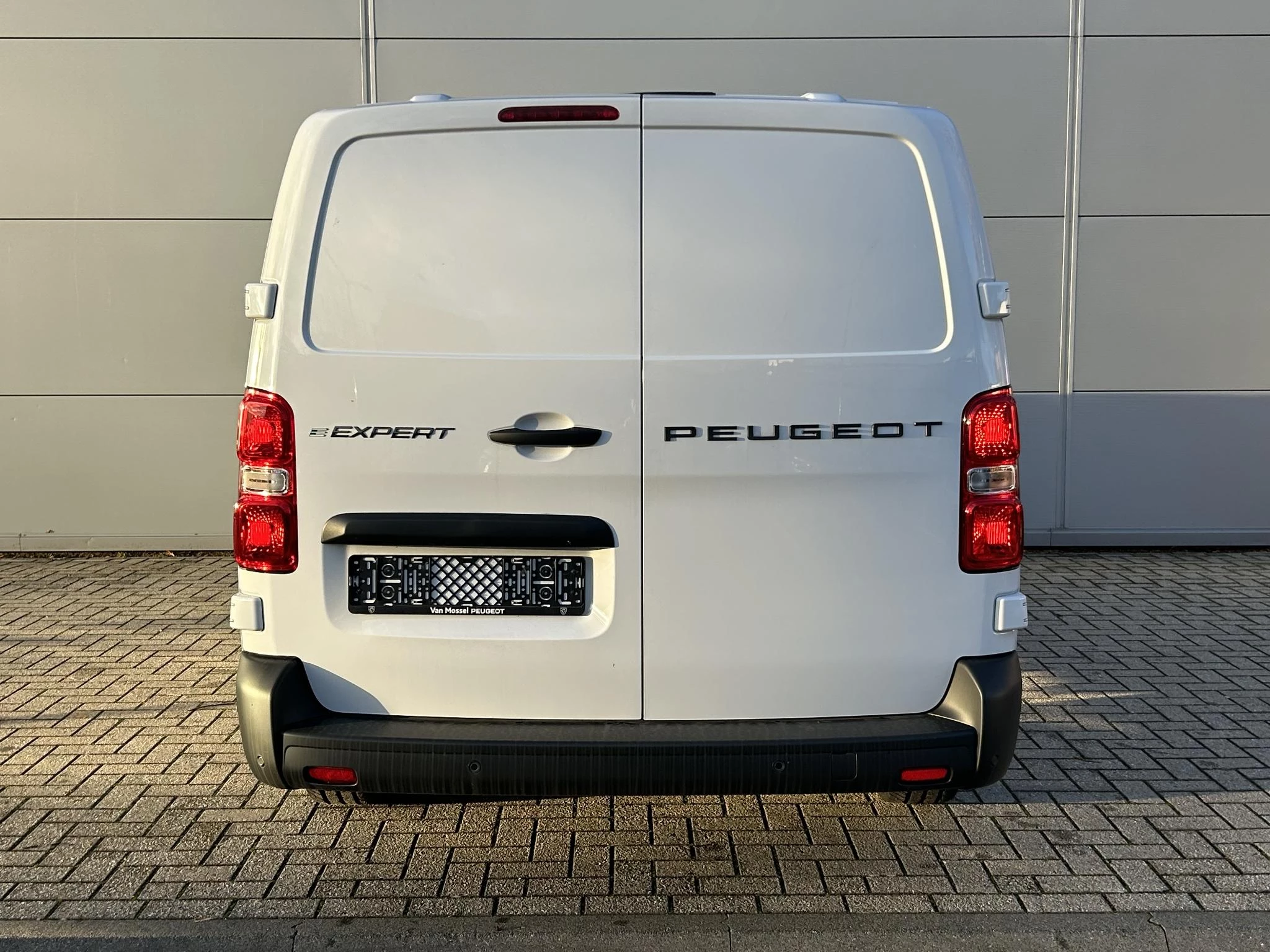 Peugeot-e-Expert-image-4