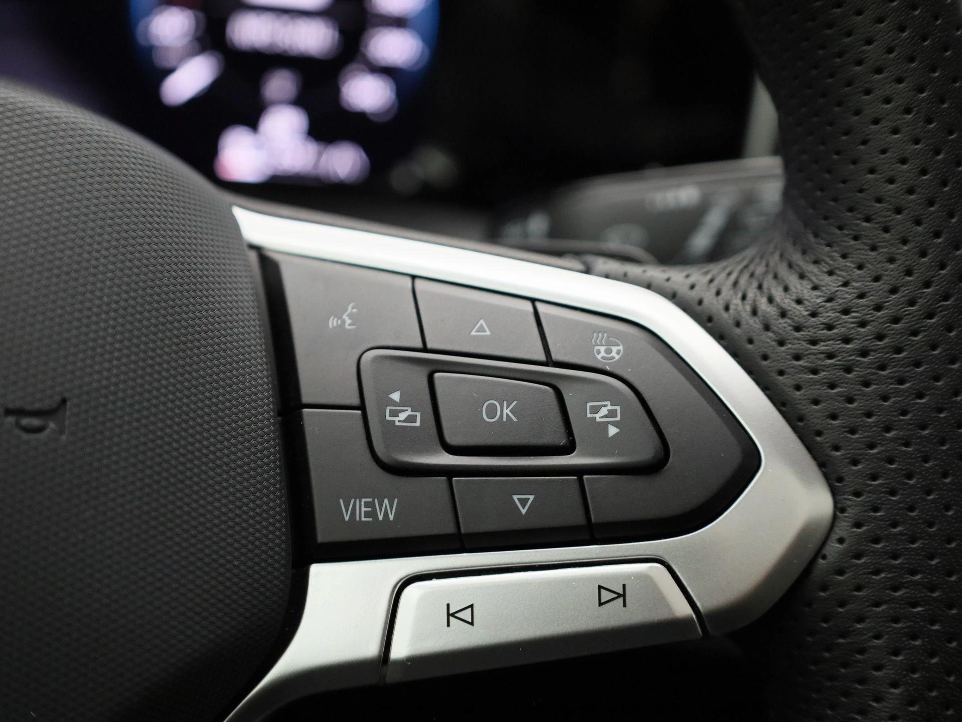 Volkswagen-Golf-image-23