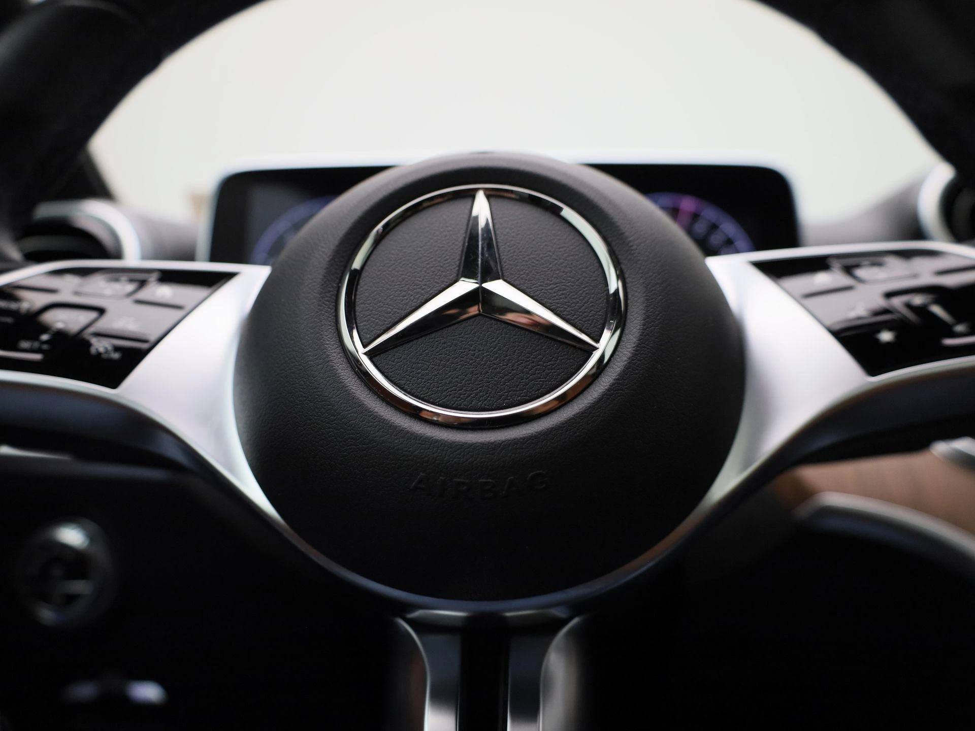 Mercedes-Benz-C-Klasse-image-27