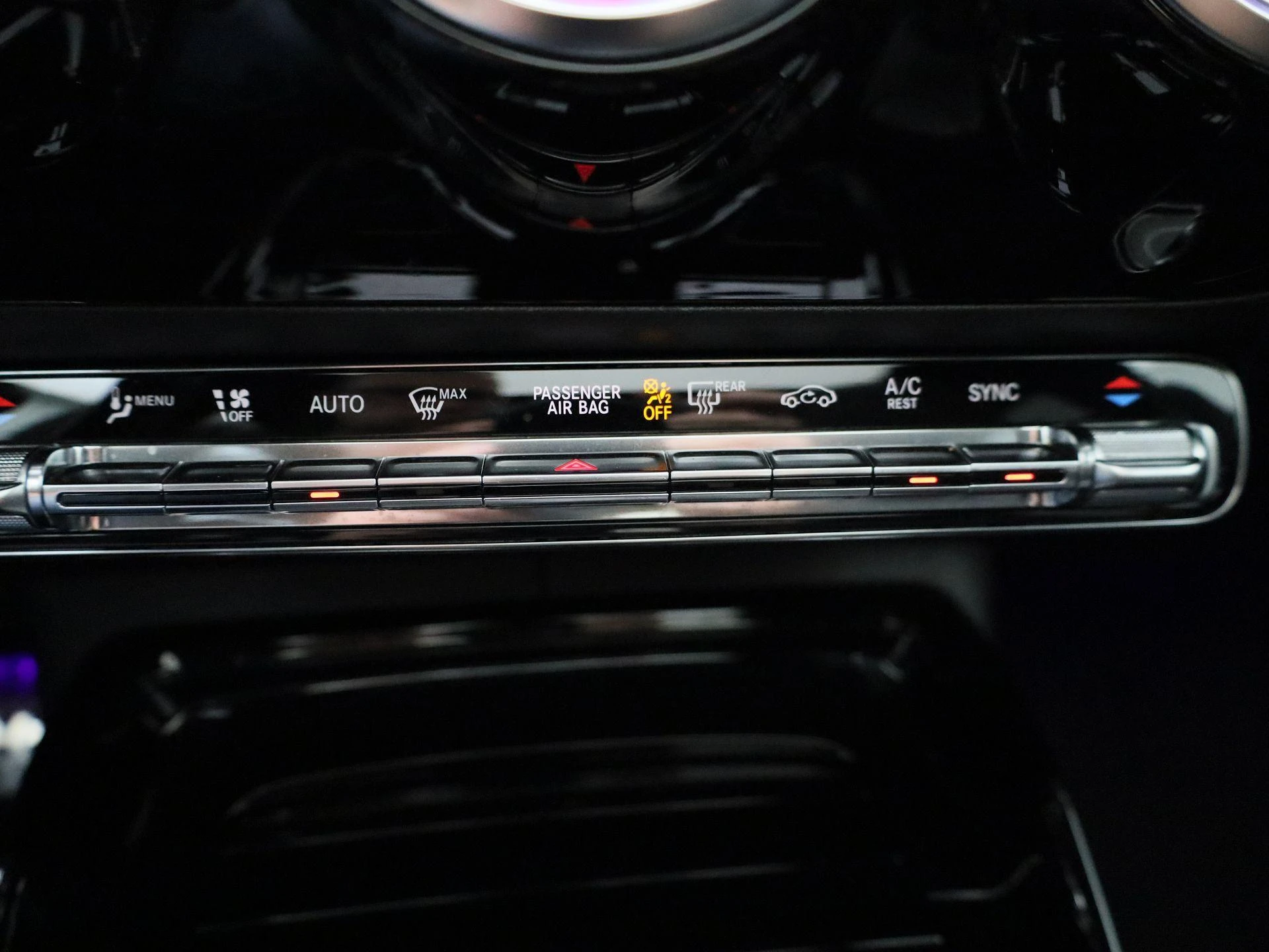 Mercedes-Benz-CLA-image-23