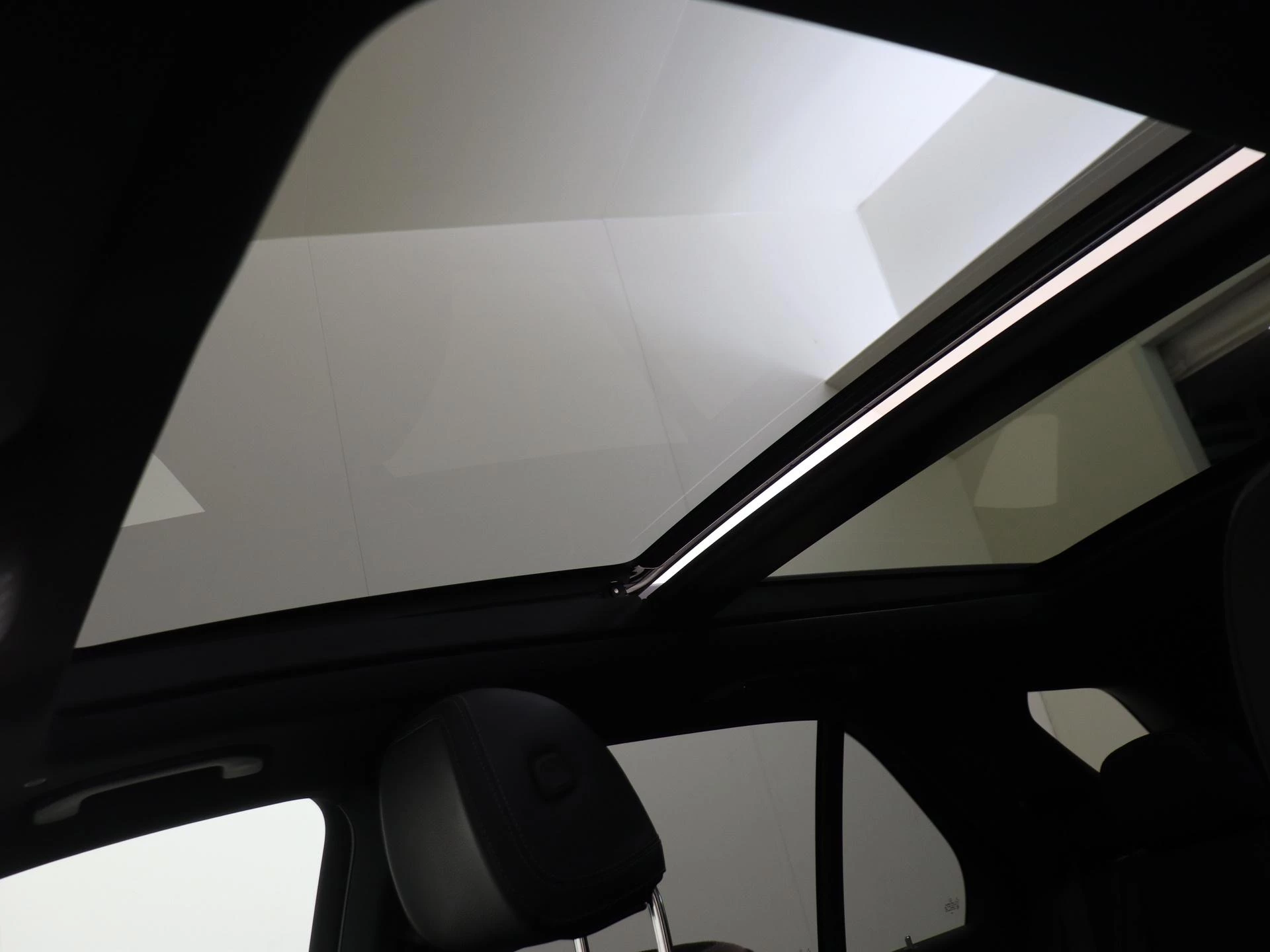 Mercedes-Benz-GLE-image-28