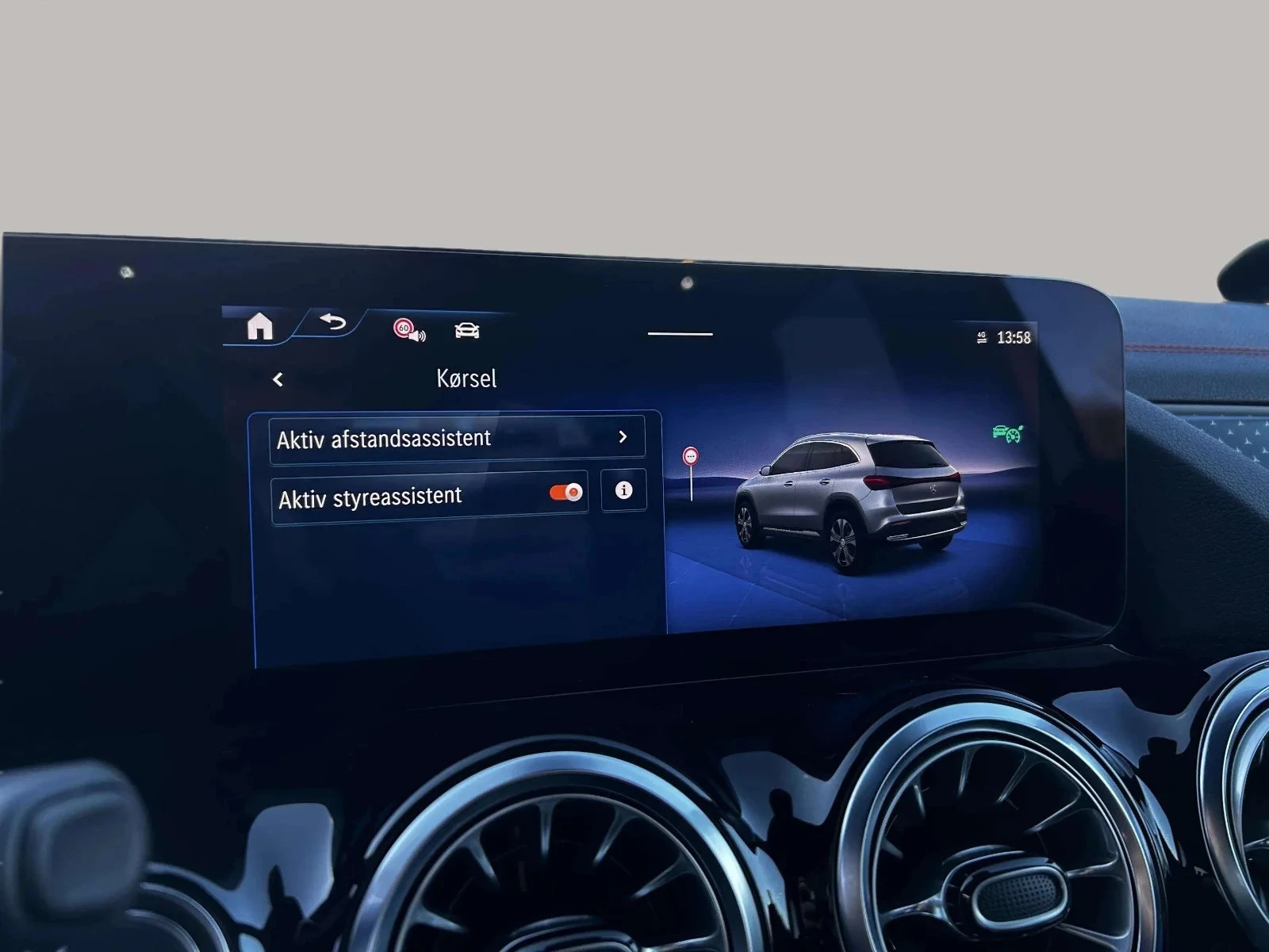 Mercedes-Benz-EQA-image-17