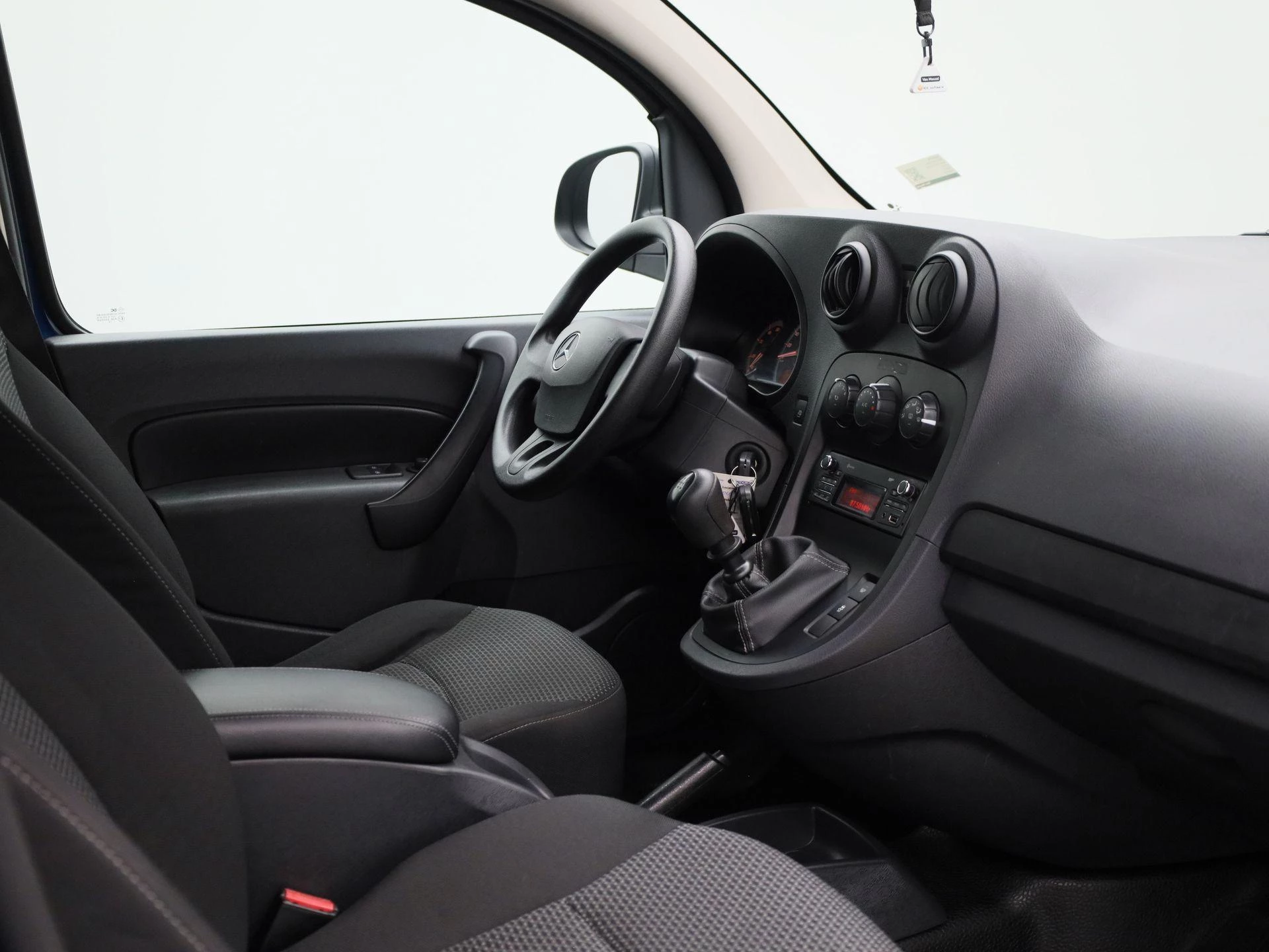 Mercedes-Benz-Citan-image-27