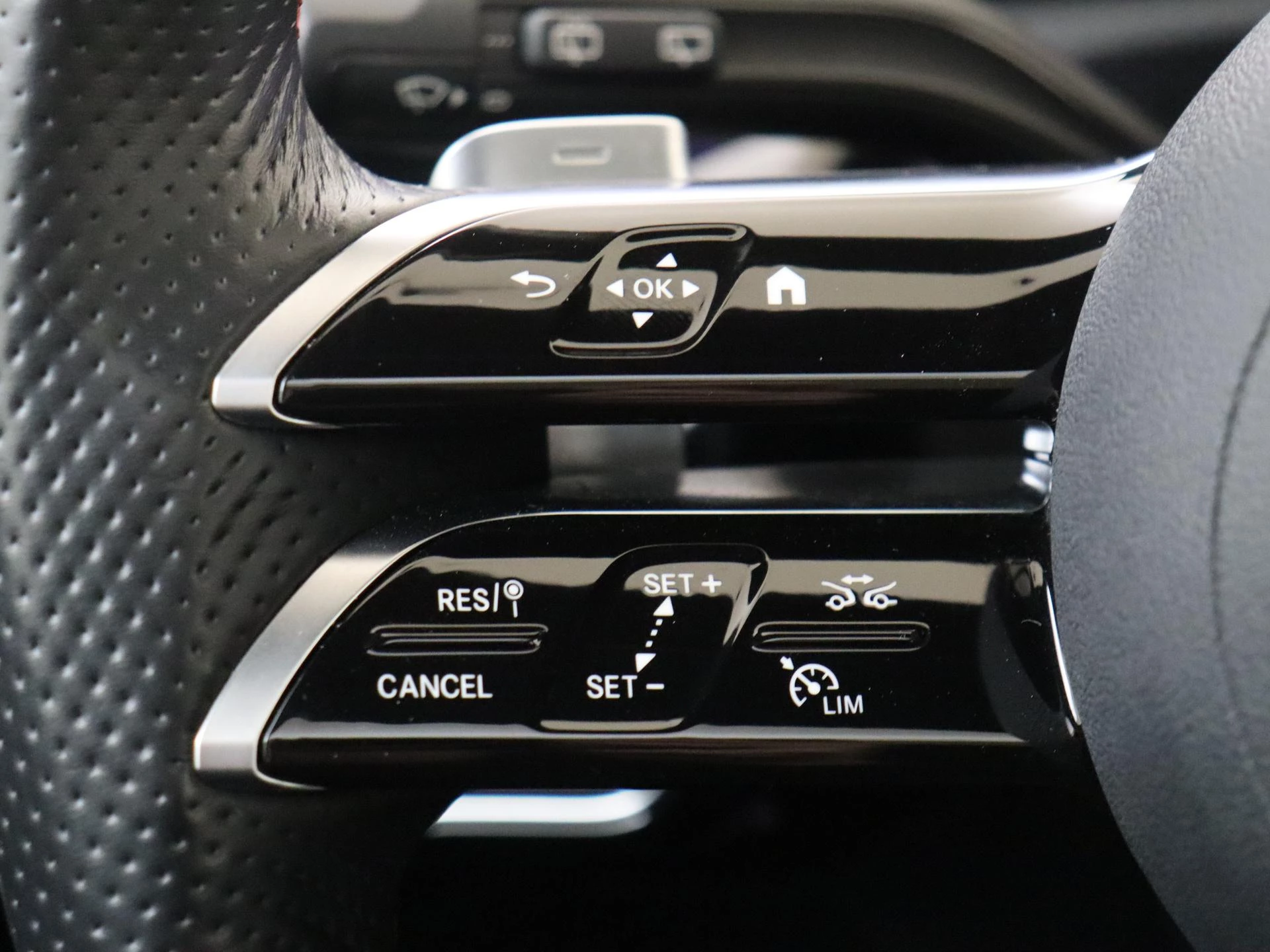 Mercedes-Benz-A-Klasse-image-12