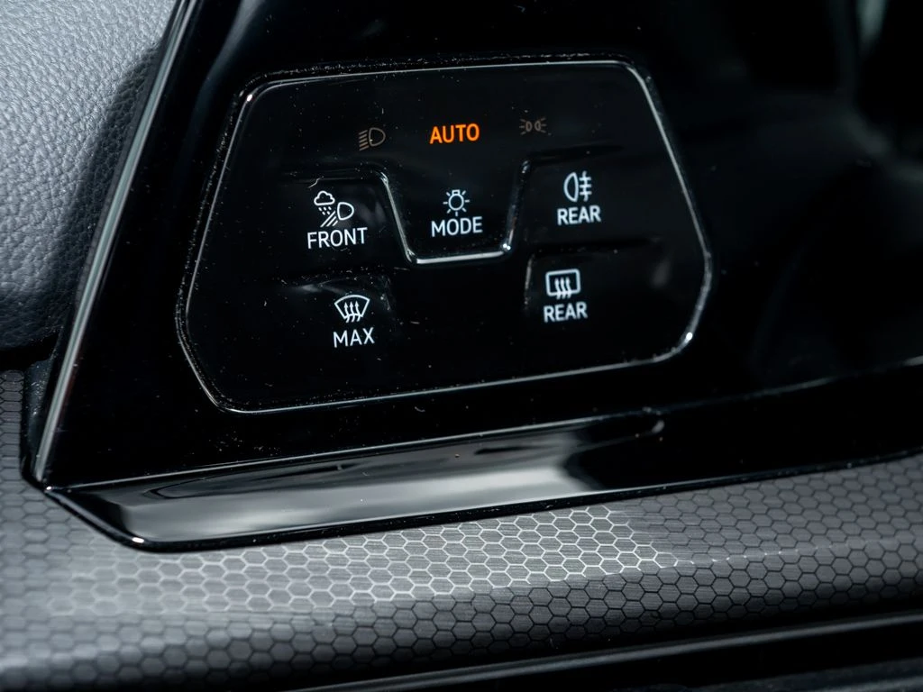 Volkswagen-Golf-image-12