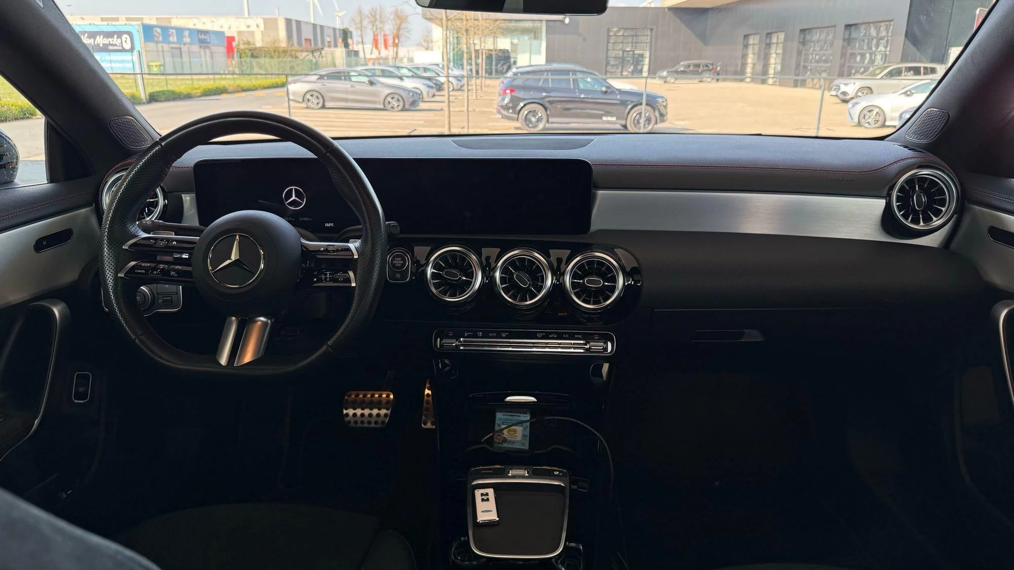 Mercedes-Benz CLA 200 Star Edition + AMG + PANORAMISCH DAK + TREKHAAK + KEY LESS +