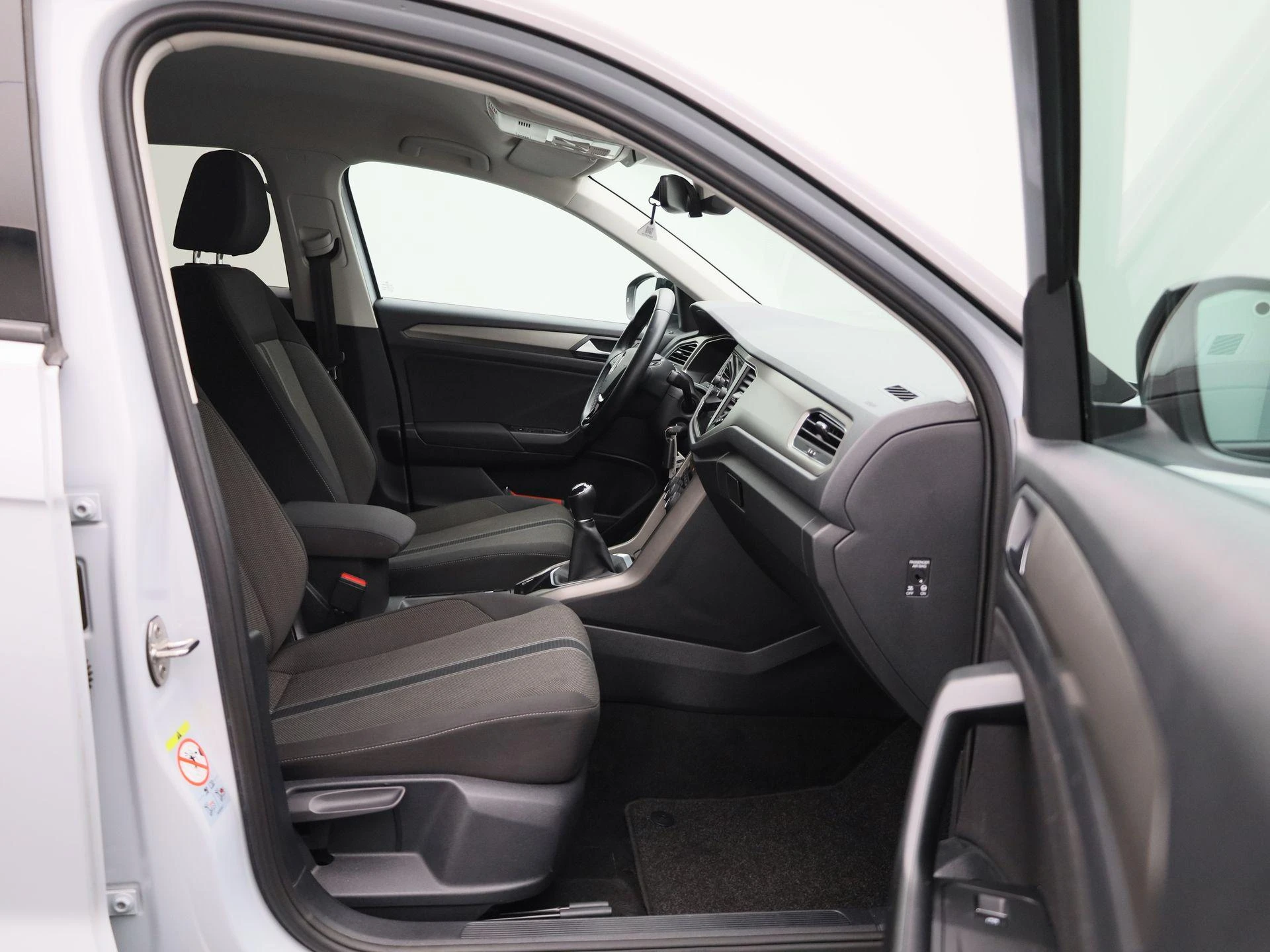 Volkswagen-T-Roc-image-32