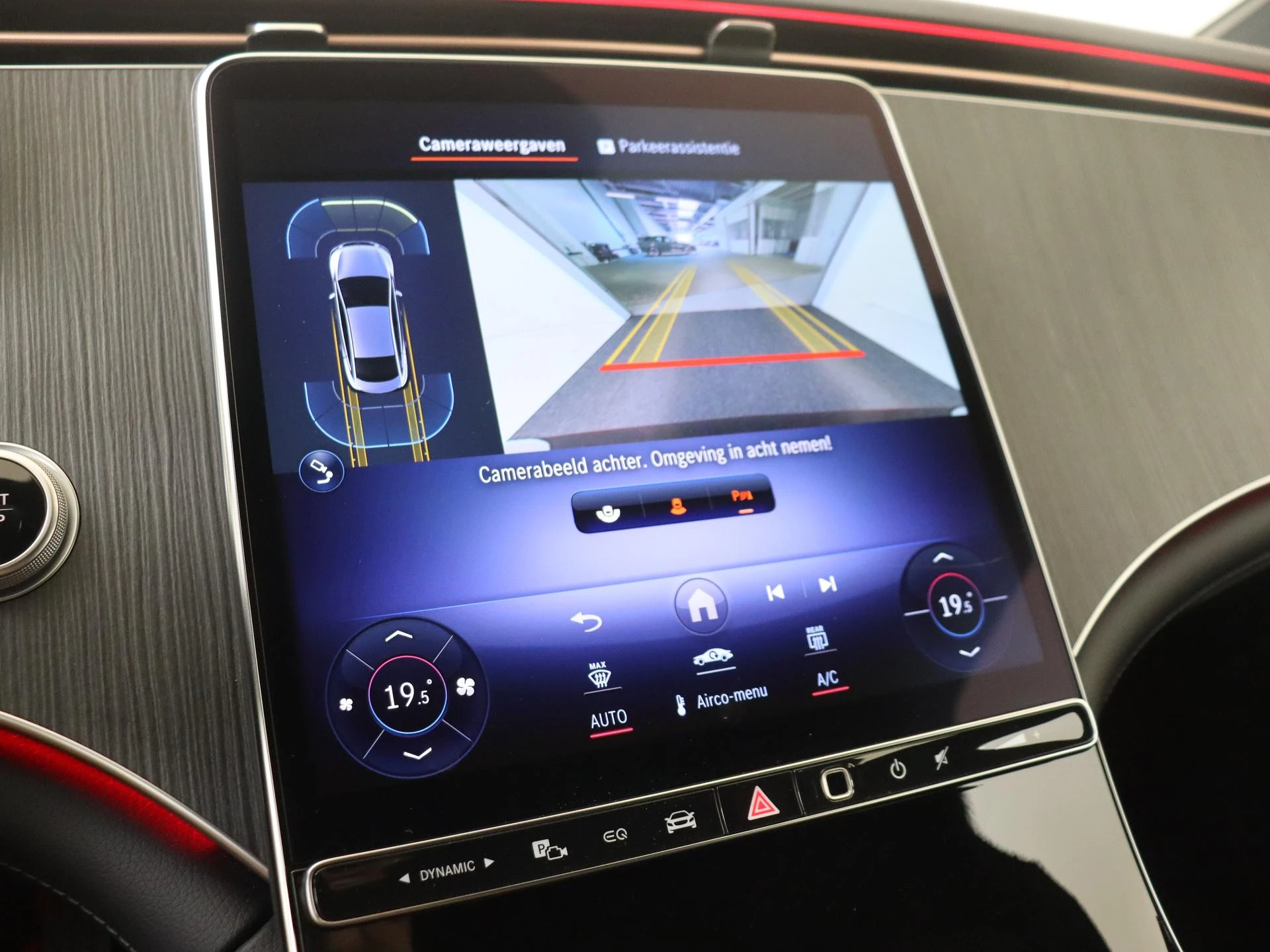 Mercedes-Benz-EQE-image-19