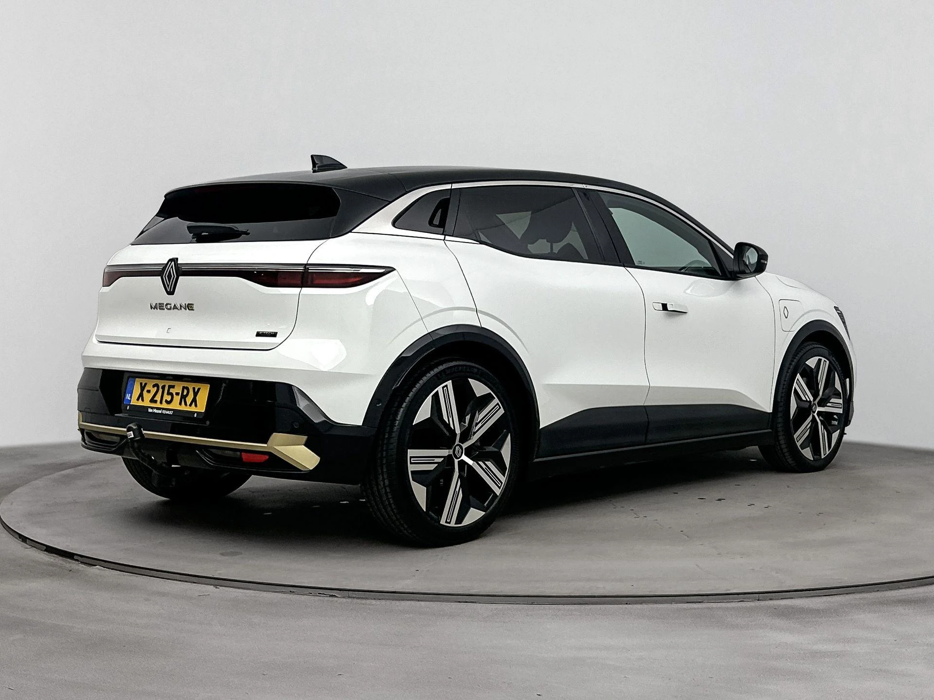 Renault-Megane E-Tech-image-3