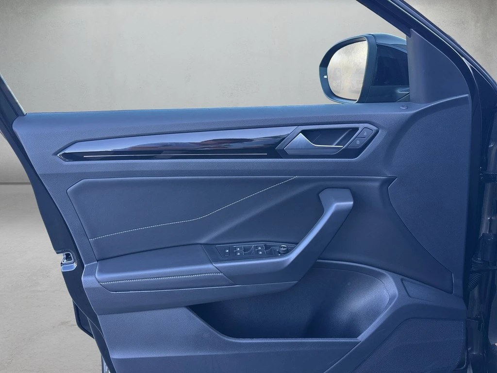 Volkswagen-T-Roc-image-5