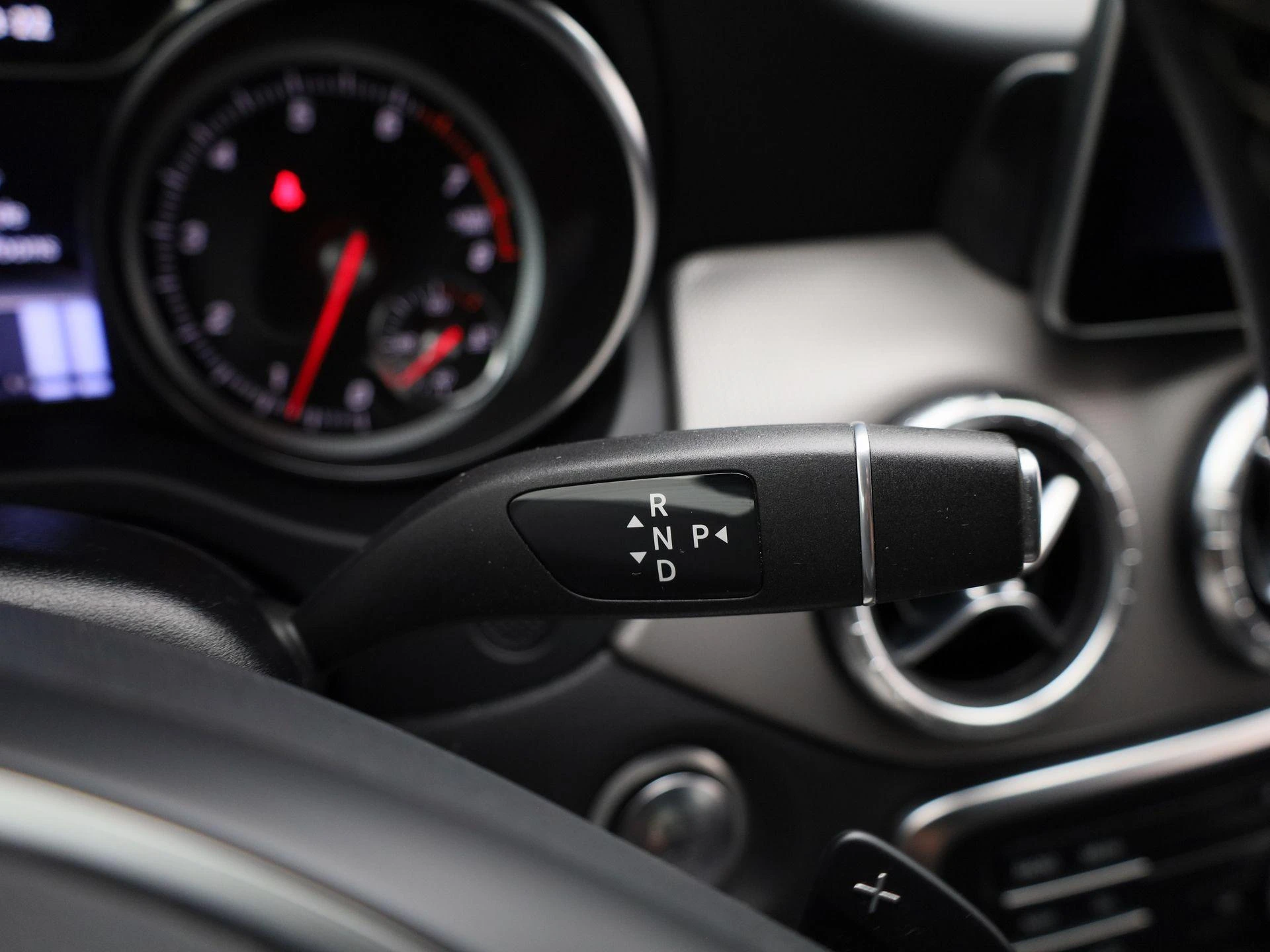Mercedes-Benz-CLA-image-21