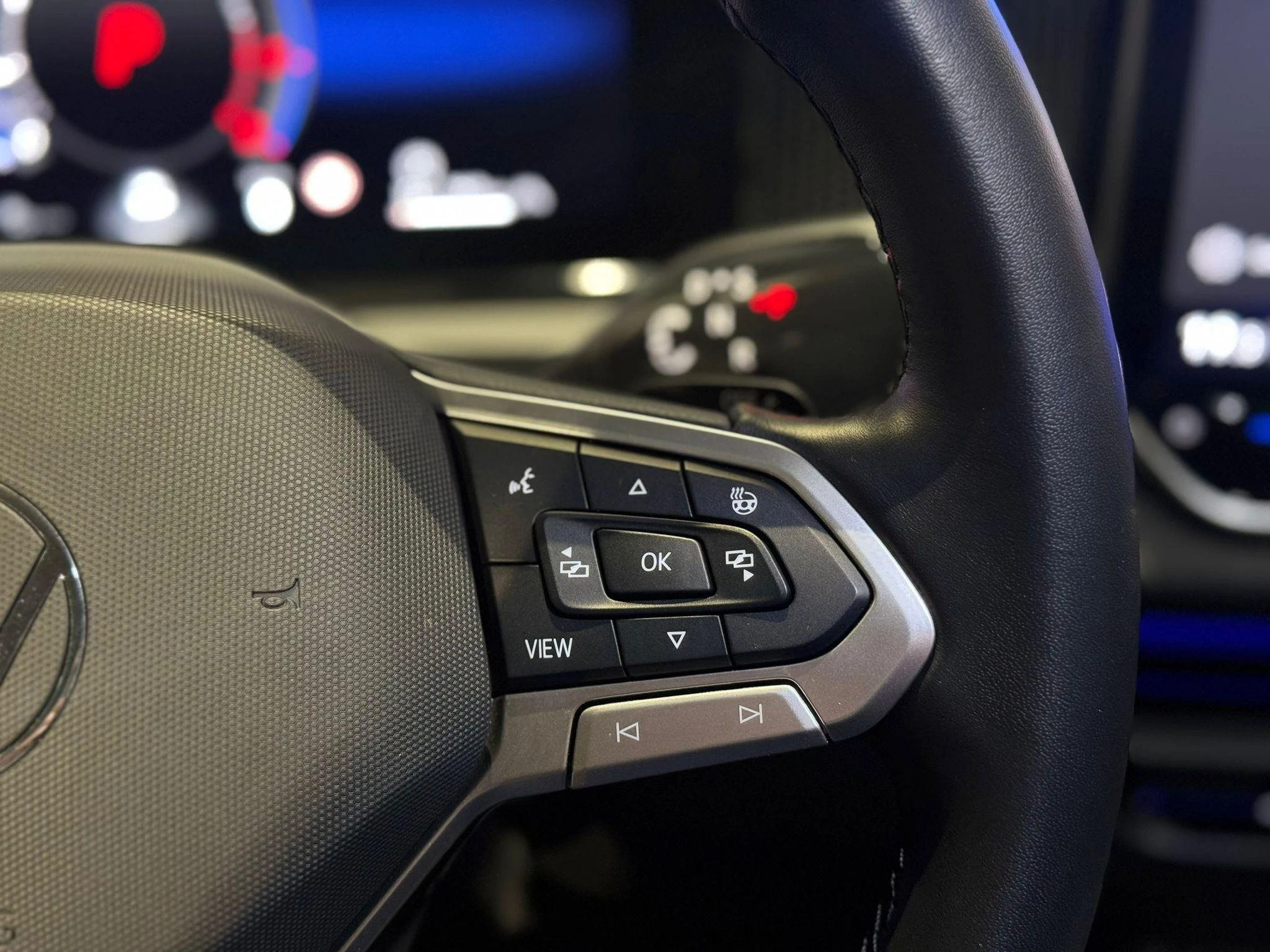 Volkswagen-Tiguan-image-16