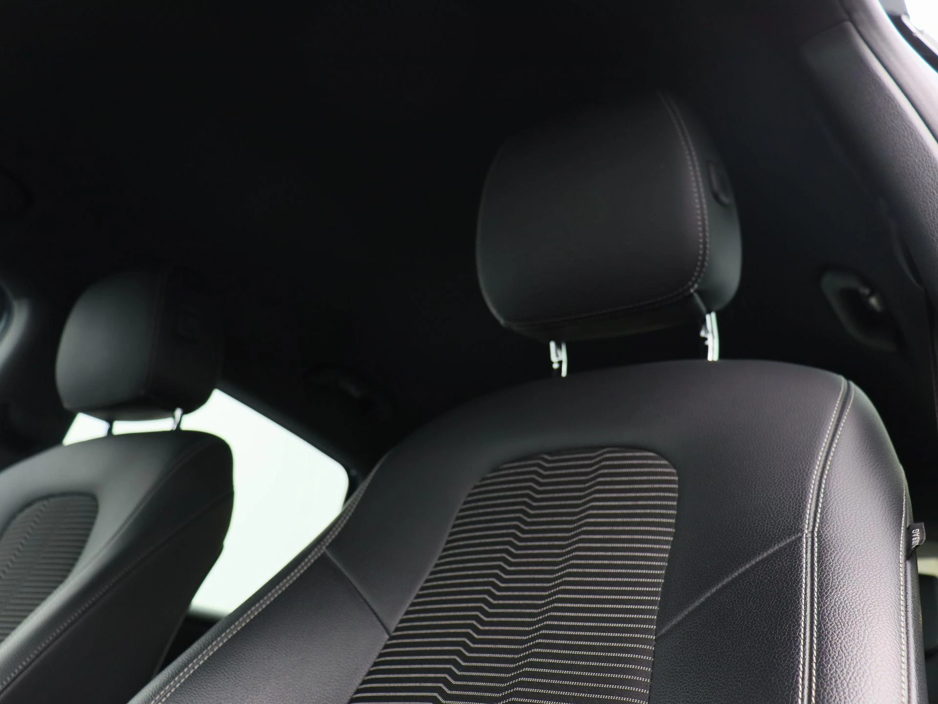 Mercedes-Benz B-Klasse 200 Luxury Line + TREKHAAK + LED + PARKEERSENSOREN +